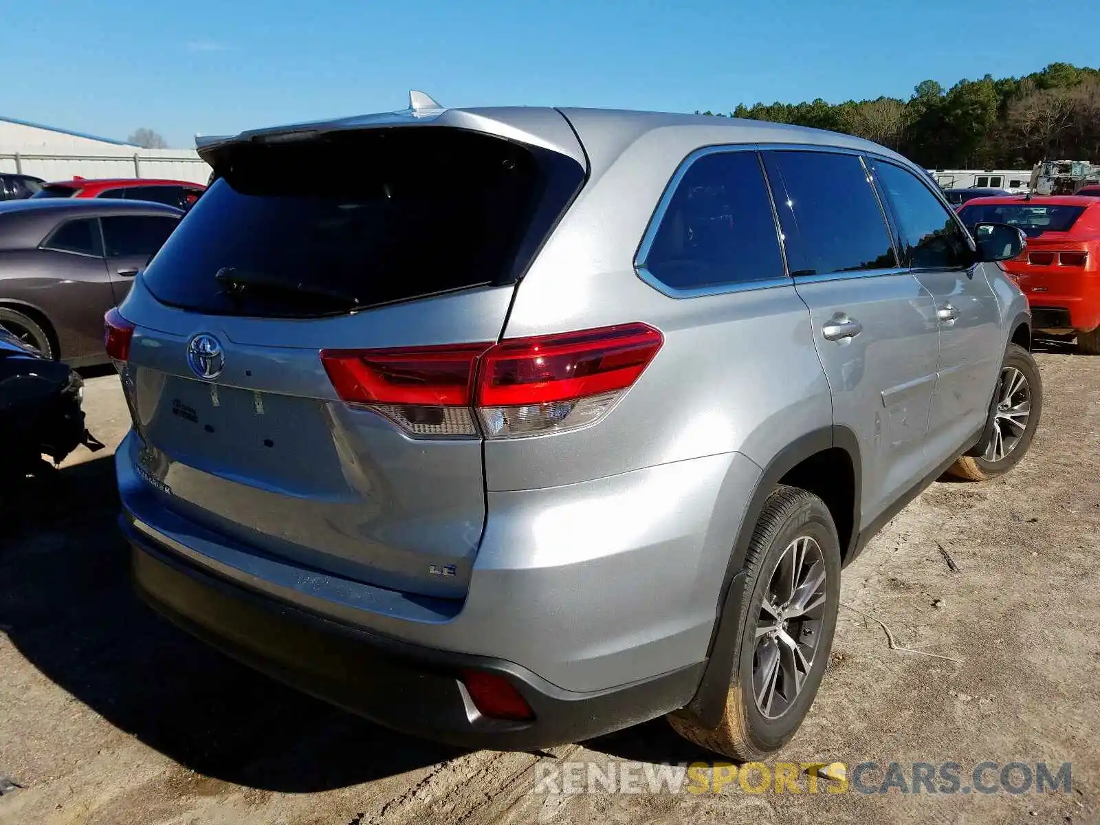 4 Photograph of a damaged car 5TDZZRFH2KS336831 TOYOTA HIGHLANDER 2019