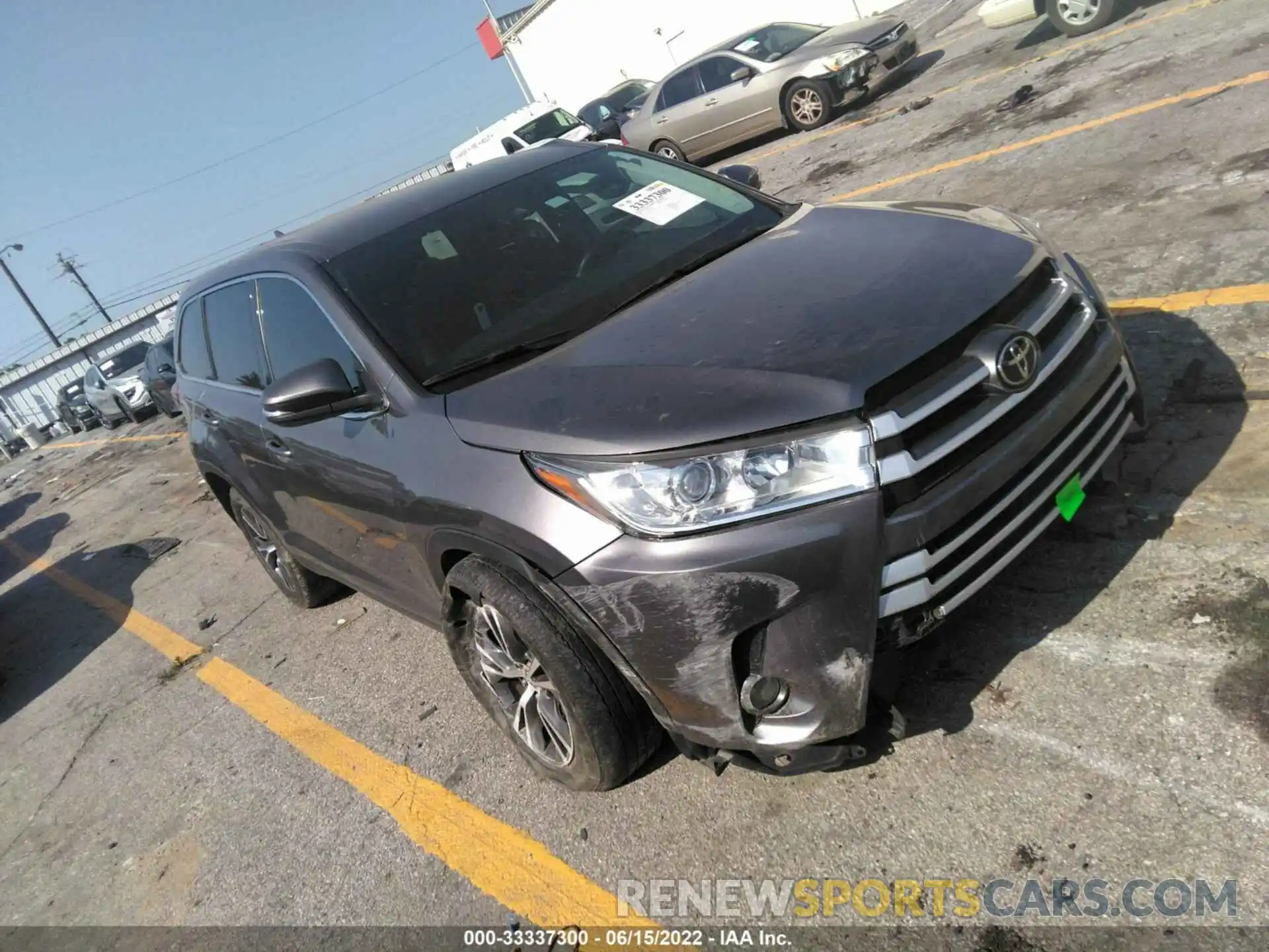 1 Photograph of a damaged car 5TDZZRFH2KS356027 TOYOTA HIGHLANDER 2019