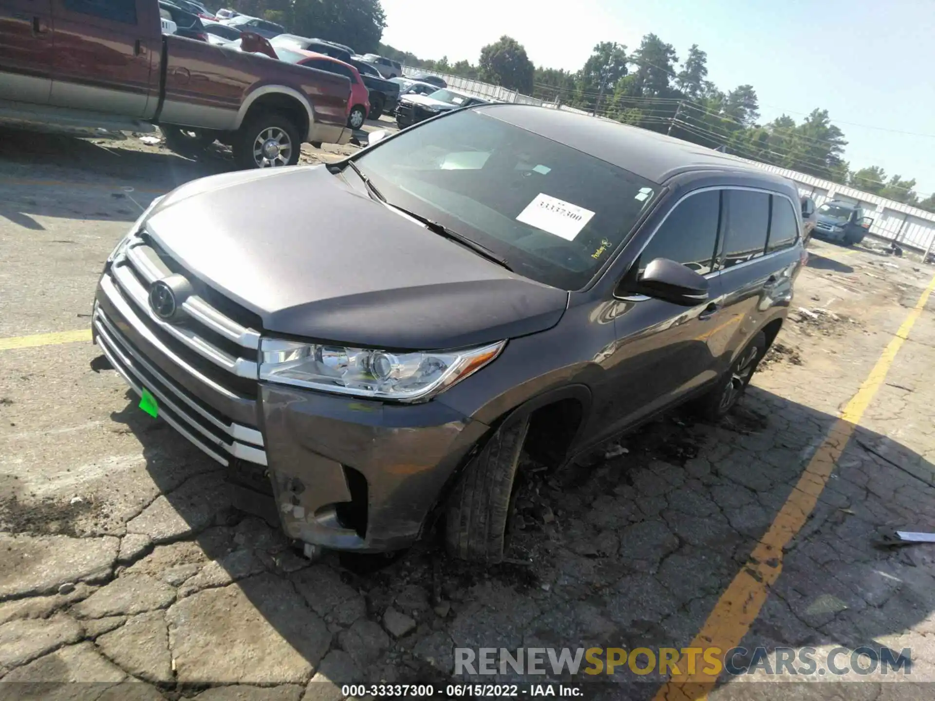 2 Photograph of a damaged car 5TDZZRFH2KS356027 TOYOTA HIGHLANDER 2019