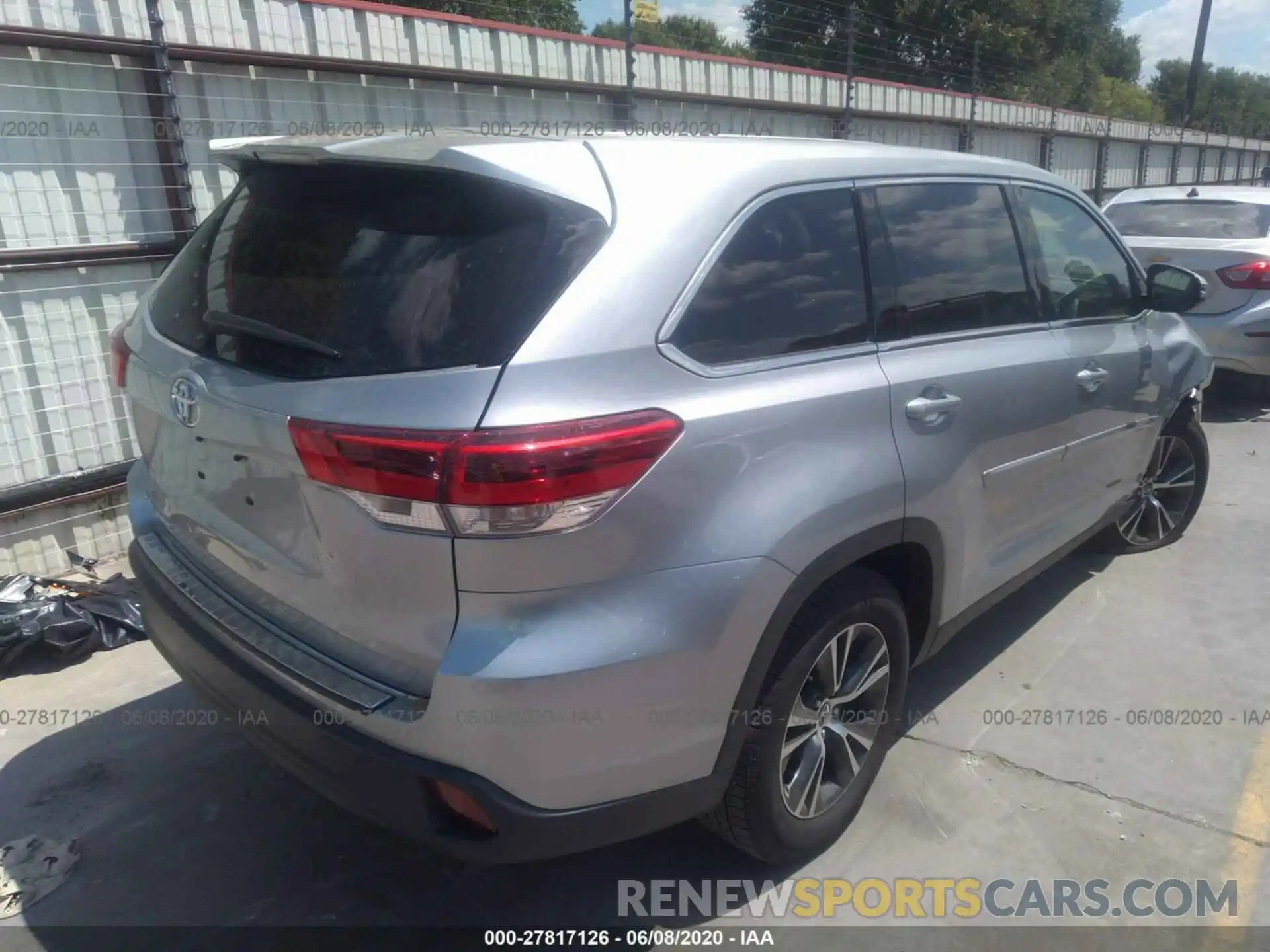 4 Photograph of a damaged car 5TDZZRFH2KS361180 TOYOTA HIGHLANDER 2019