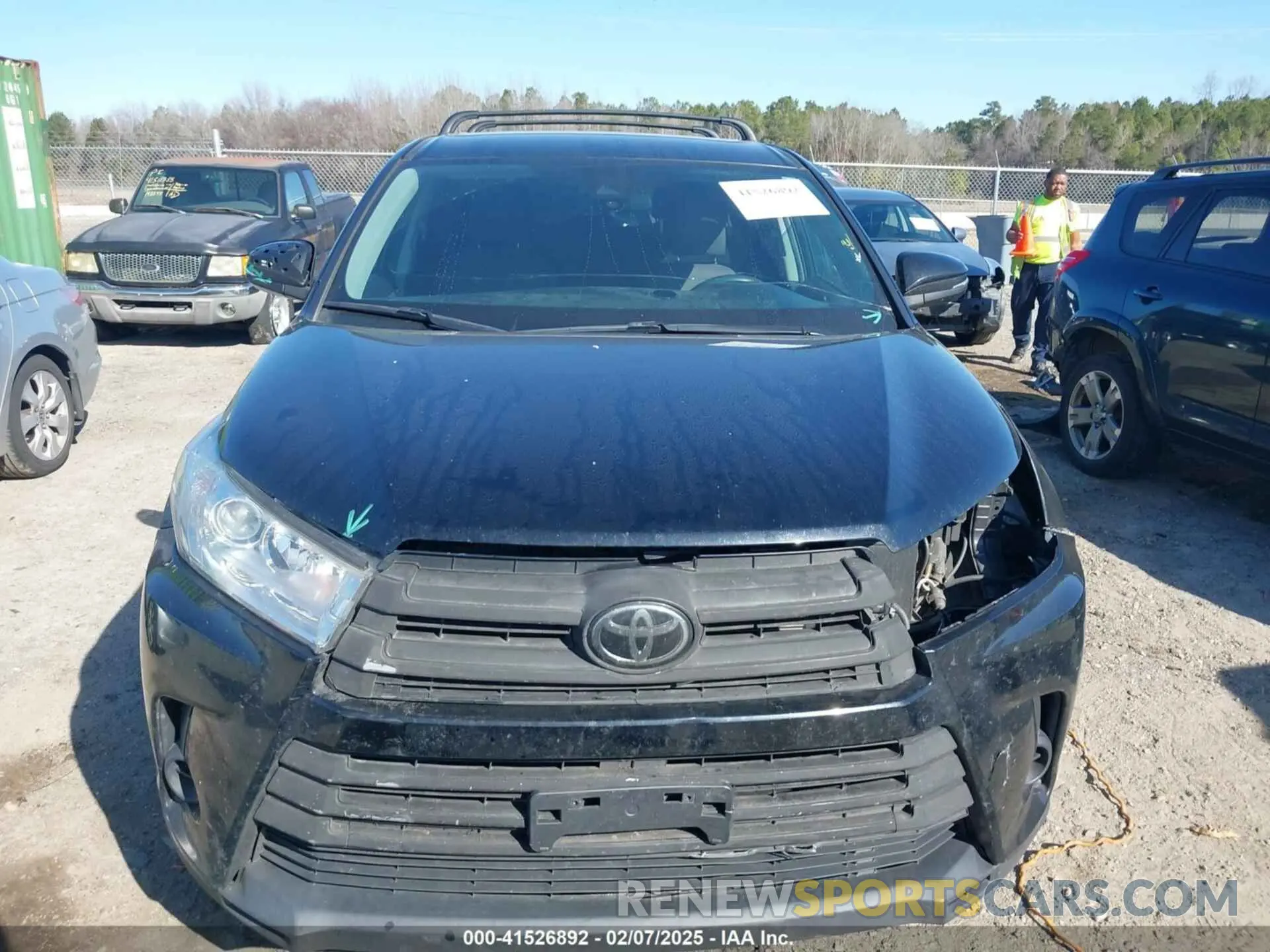 13 Photograph of a damaged car 5TDZZRFH3KS295920 TOYOTA HIGHLANDER 2019