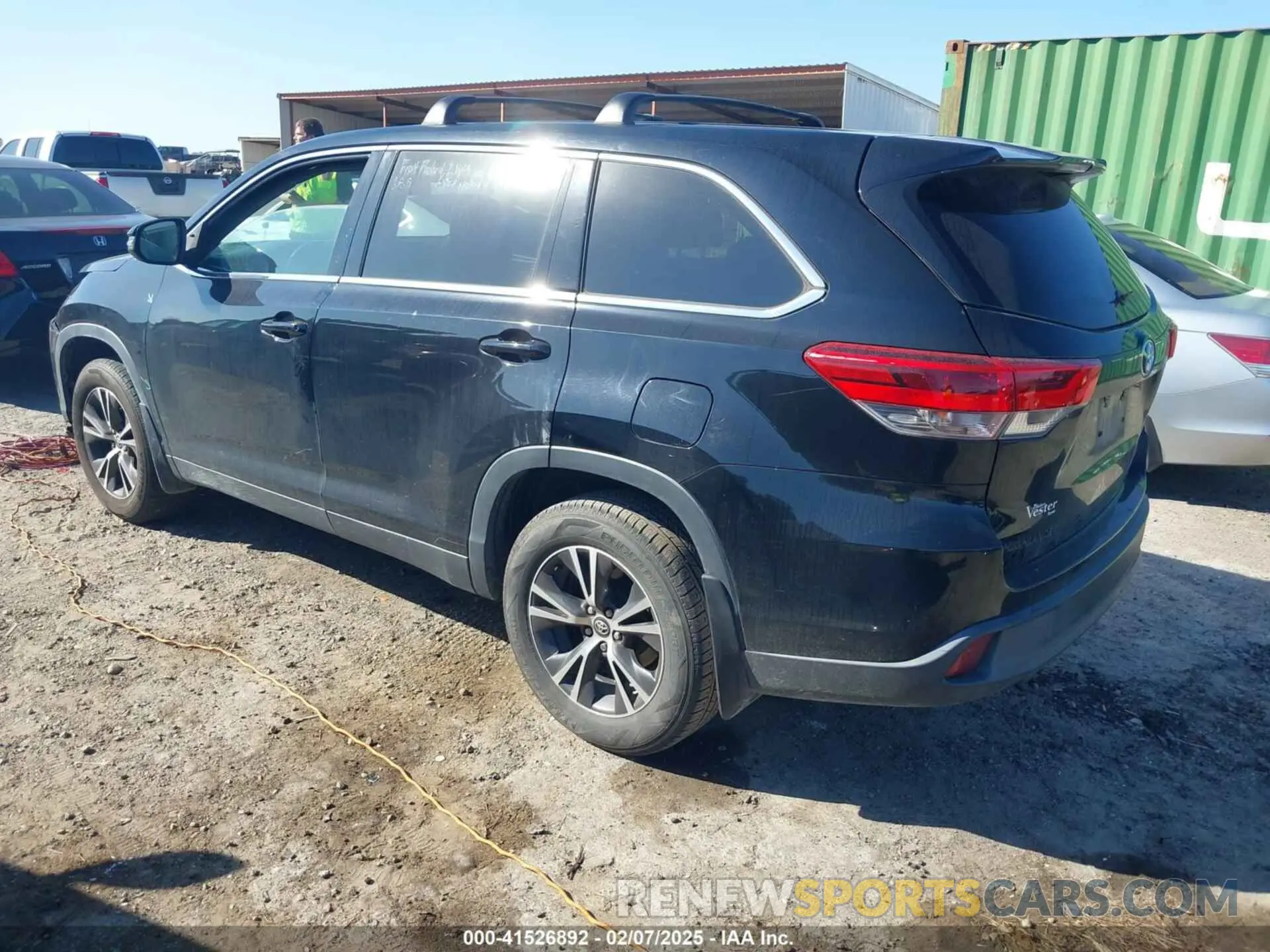 3 Photograph of a damaged car 5TDZZRFH3KS295920 TOYOTA HIGHLANDER 2019