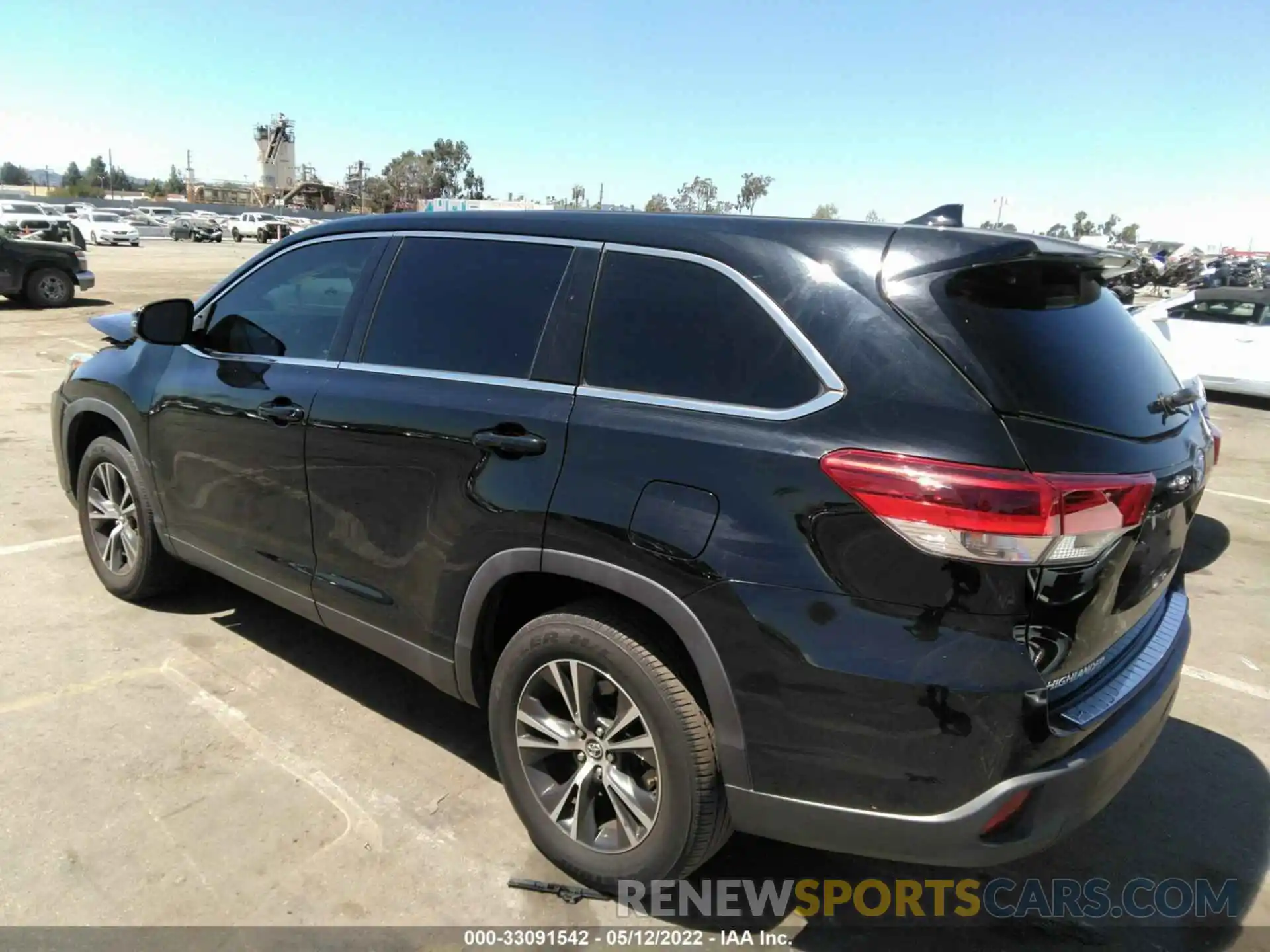 3 Photograph of a damaged car 5TDZZRFH3KS300923 TOYOTA HIGHLANDER 2019