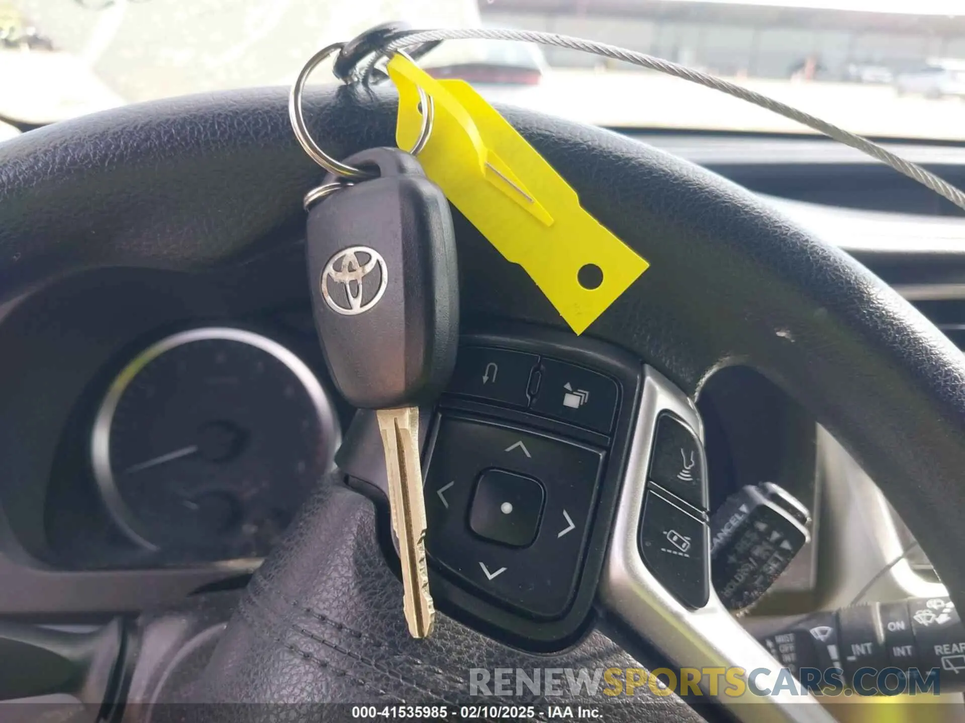 11 Photograph of a damaged car 5TDZZRFH3KS302509 TOYOTA HIGHLANDER 2019