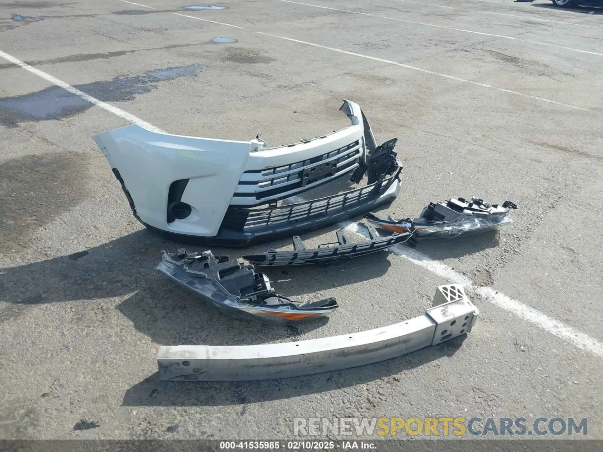 12 Photograph of a damaged car 5TDZZRFH3KS302509 TOYOTA HIGHLANDER 2019