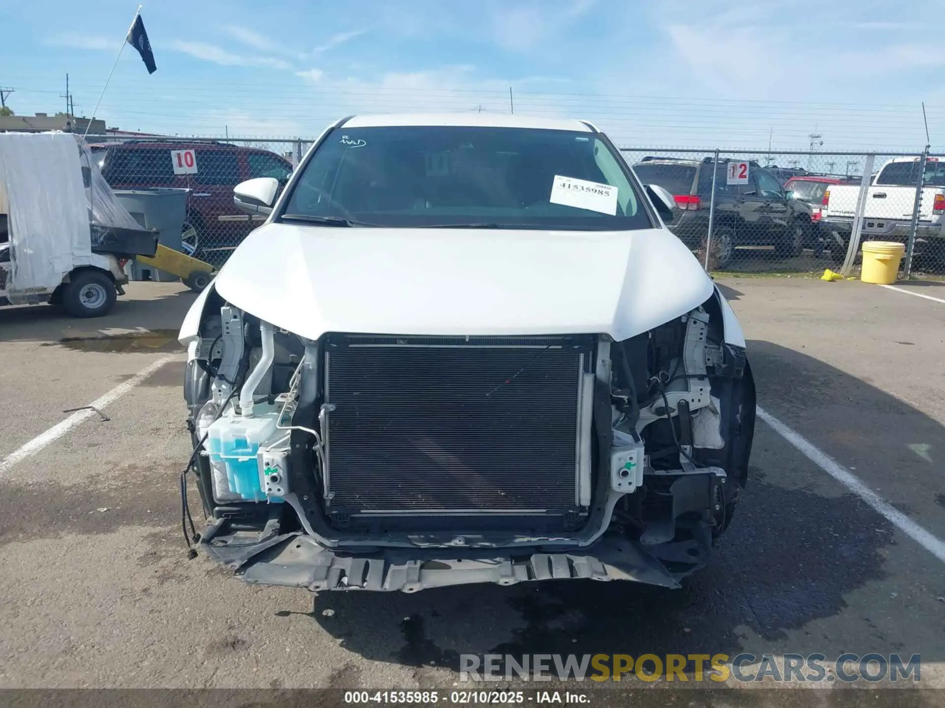 13 Photograph of a damaged car 5TDZZRFH3KS302509 TOYOTA HIGHLANDER 2019