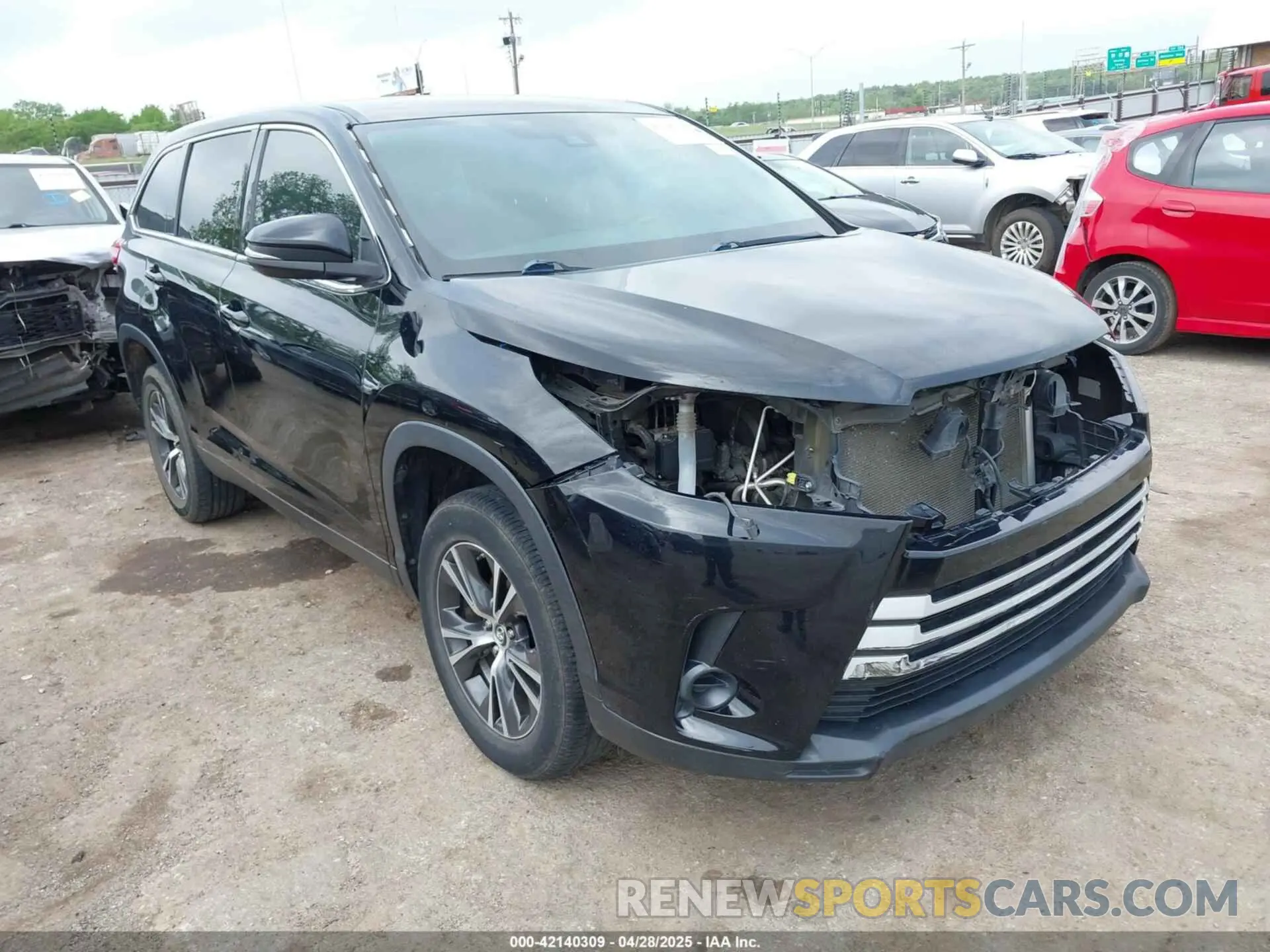 1 Photograph of a damaged car 5TDZZRFH3KS313011 TOYOTA HIGHLANDER 2019