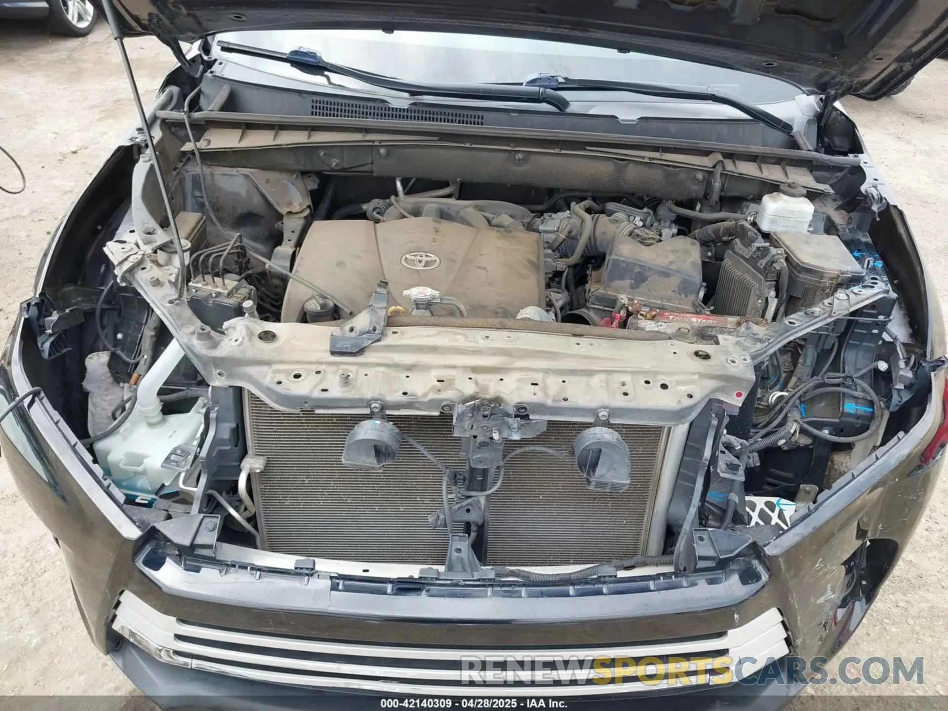 10 Photograph of a damaged car 5TDZZRFH3KS313011 TOYOTA HIGHLANDER 2019