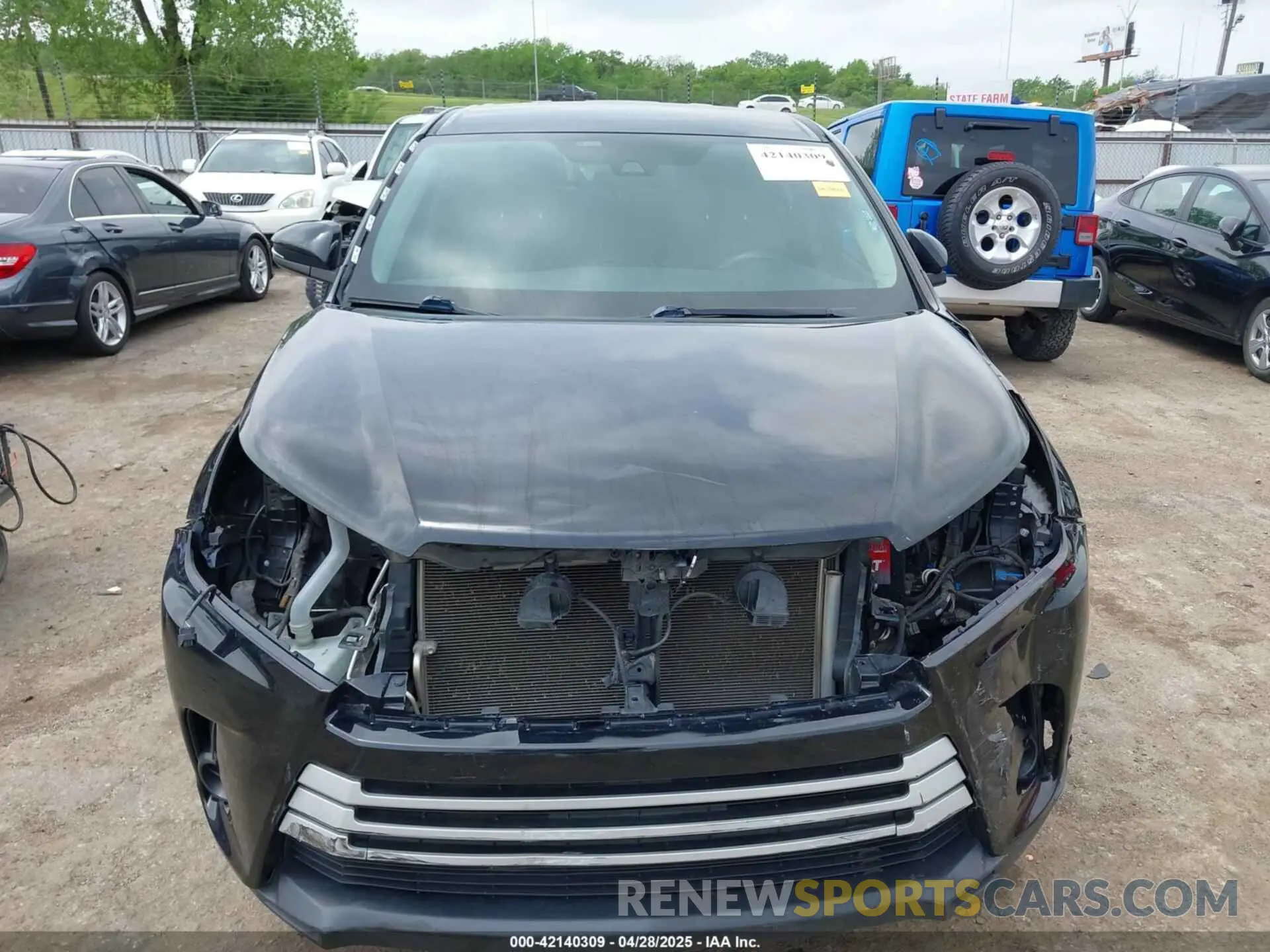 13 Photograph of a damaged car 5TDZZRFH3KS313011 TOYOTA HIGHLANDER 2019