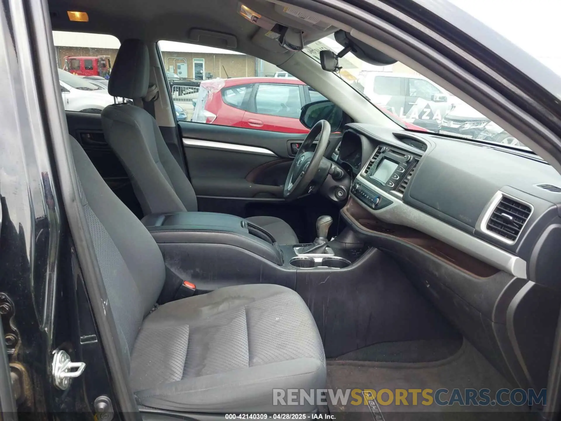 5 Photograph of a damaged car 5TDZZRFH3KS313011 TOYOTA HIGHLANDER 2019