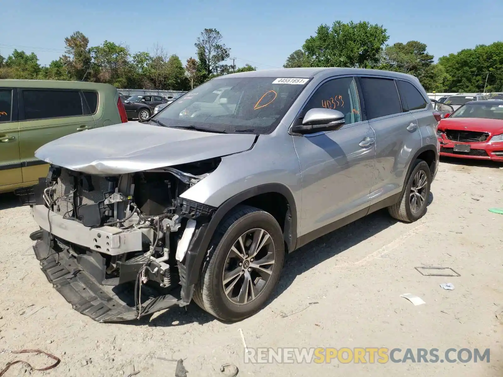 2 Photograph of a damaged car 5TDZZRFH3KS318757 TOYOTA HIGHLANDER 2019