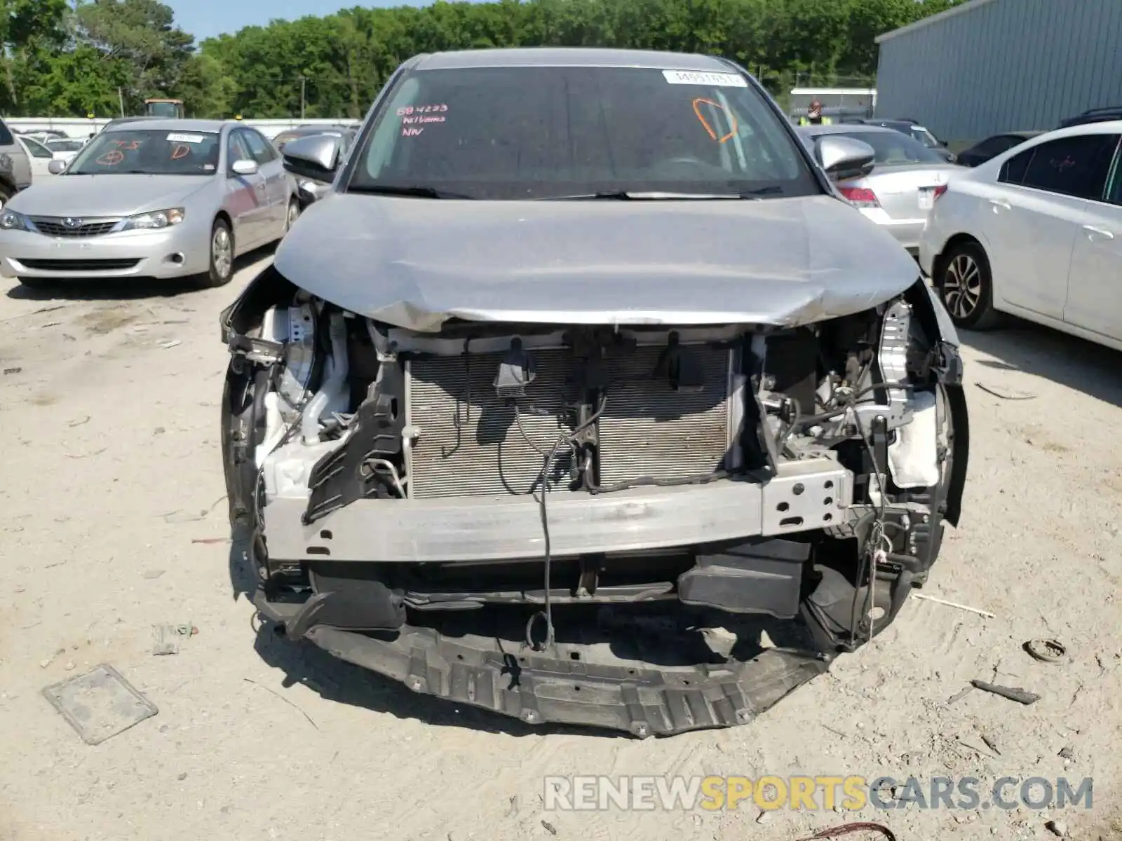 9 Photograph of a damaged car 5TDZZRFH3KS318757 TOYOTA HIGHLANDER 2019