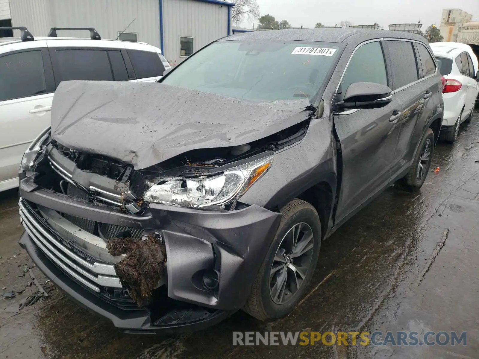 2 Photograph of a damaged car 5TDZZRFH3KS319696 TOYOTA HIGHLANDER 2019