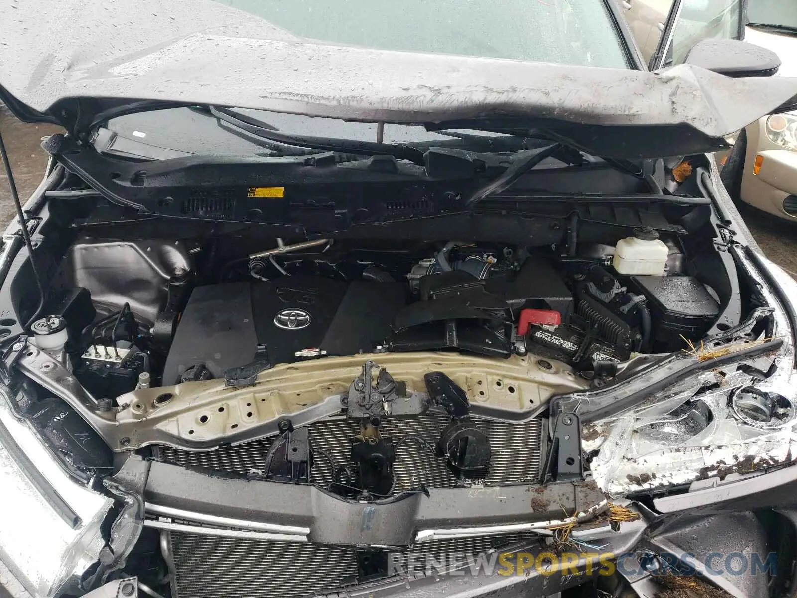 7 Photograph of a damaged car 5TDZZRFH3KS319696 TOYOTA HIGHLANDER 2019