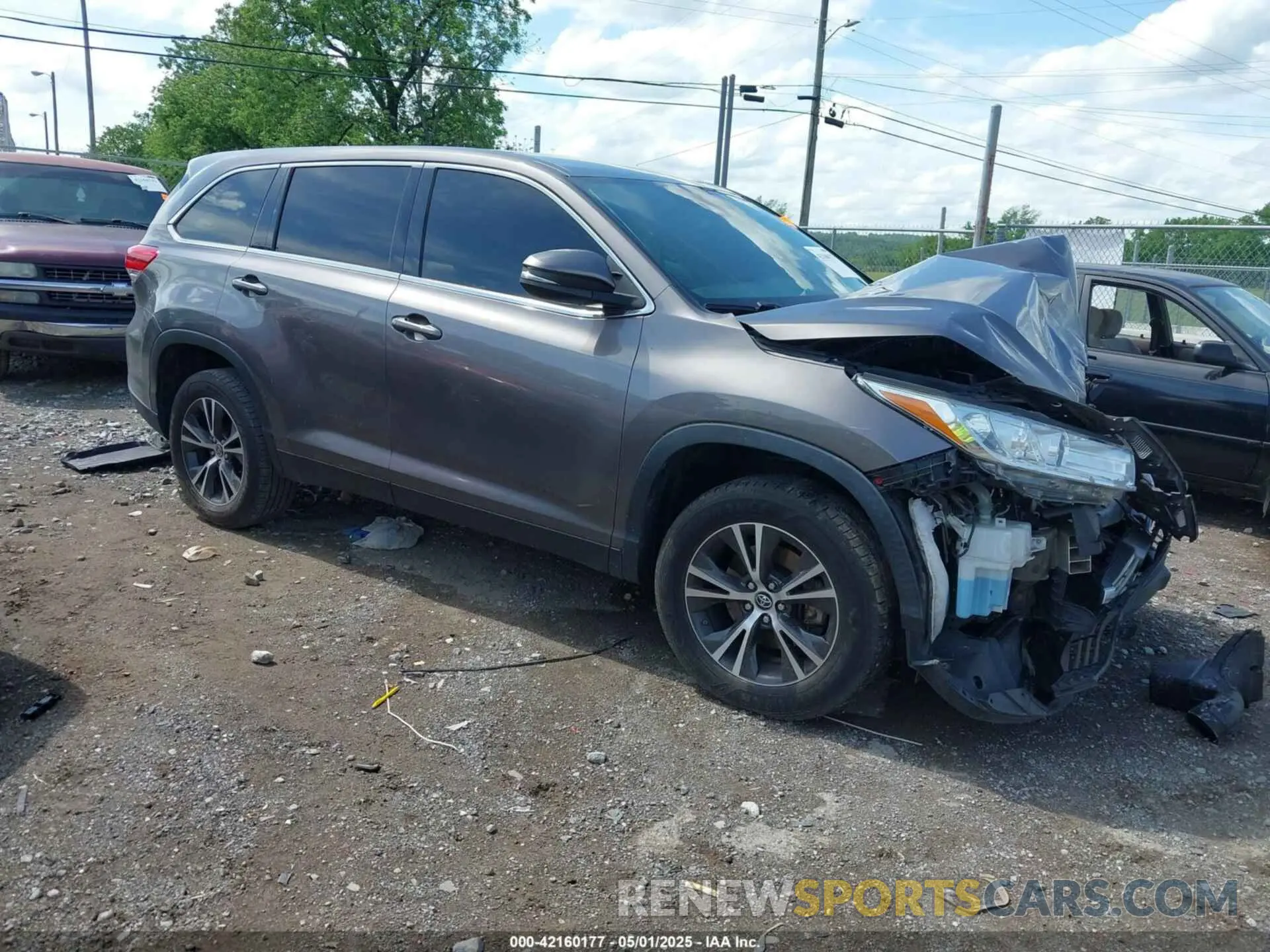 1 Photograph of a damaged car 5TDZZRFH3KS325109 TOYOTA HIGHLANDER 2019
