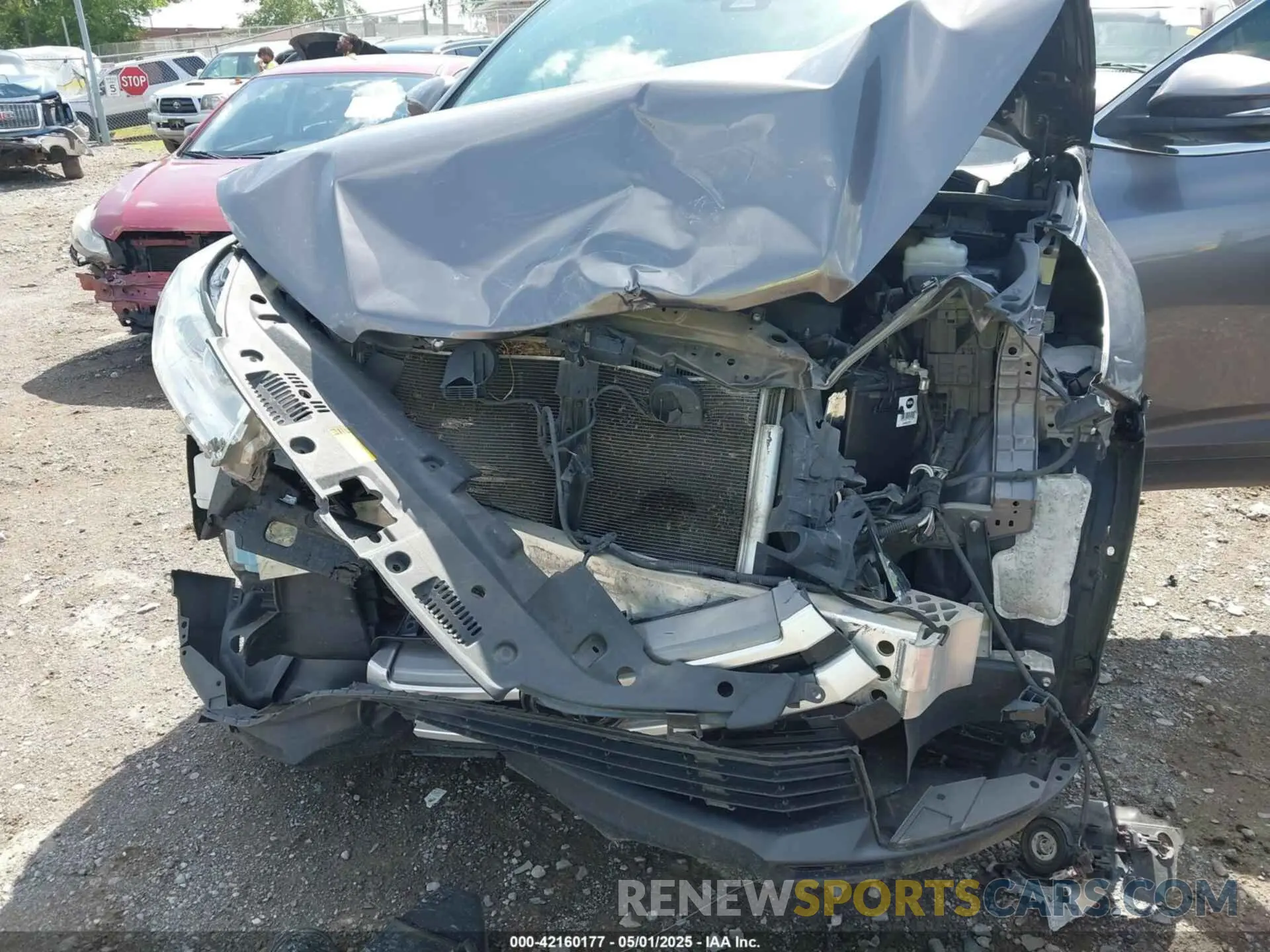 6 Photograph of a damaged car 5TDZZRFH3KS325109 TOYOTA HIGHLANDER 2019