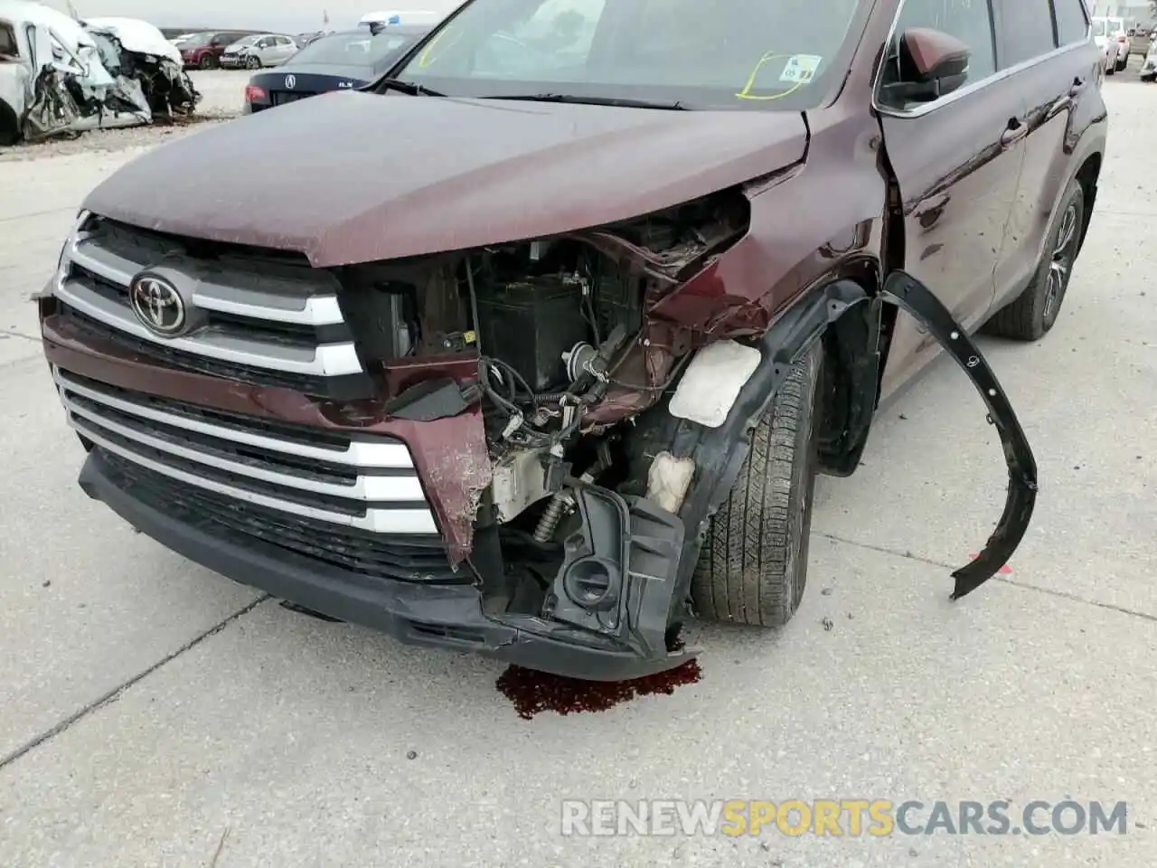 9 Photograph of a damaged car 5TDZZRFH3KS325725 TOYOTA HIGHLANDER 2019