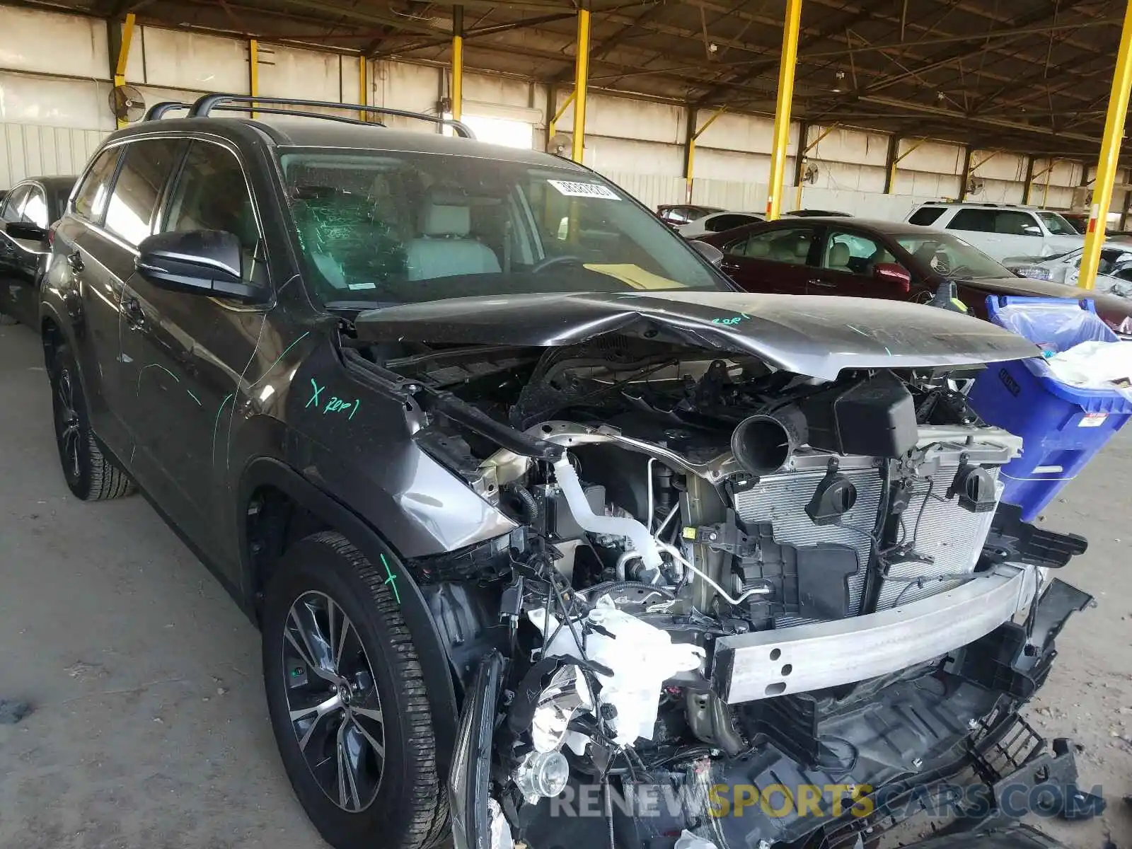 1 Photograph of a damaged car 5TDZZRFH3KS329984 TOYOTA HIGHLANDER 2019