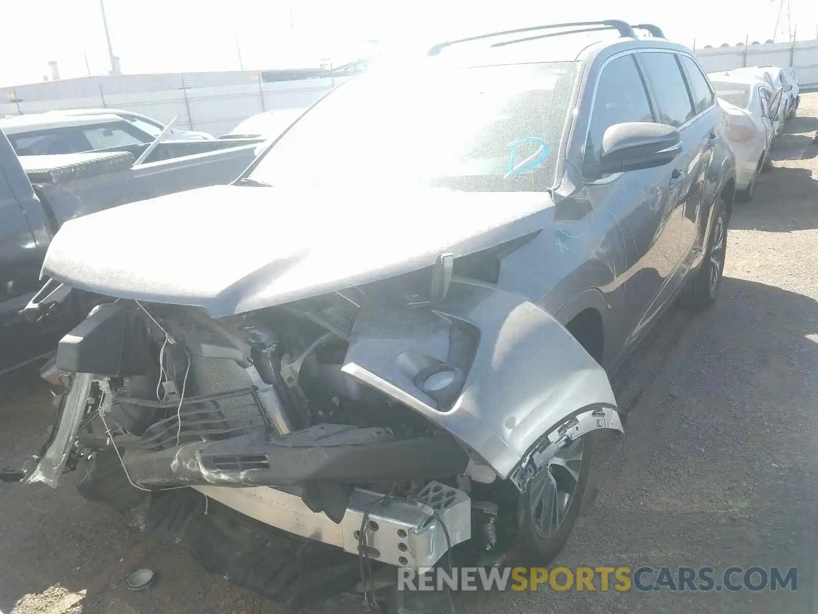 2 Photograph of a damaged car 5TDZZRFH3KS329984 TOYOTA HIGHLANDER 2019