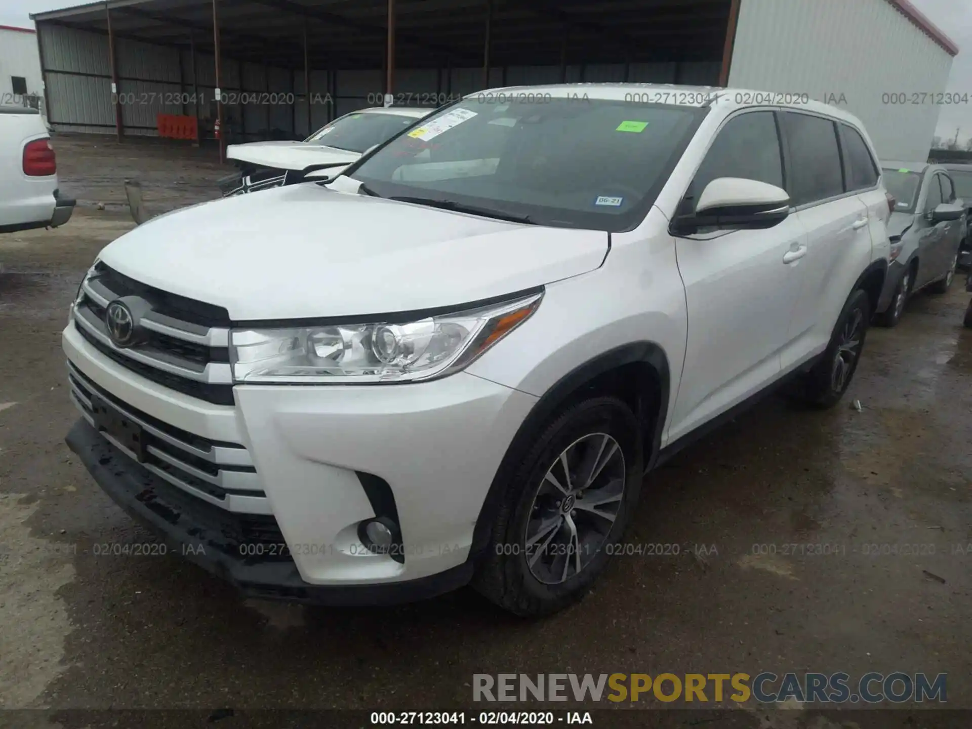 2 Photograph of a damaged car 5TDZZRFH3KS330245 TOYOTA HIGHLANDER 2019