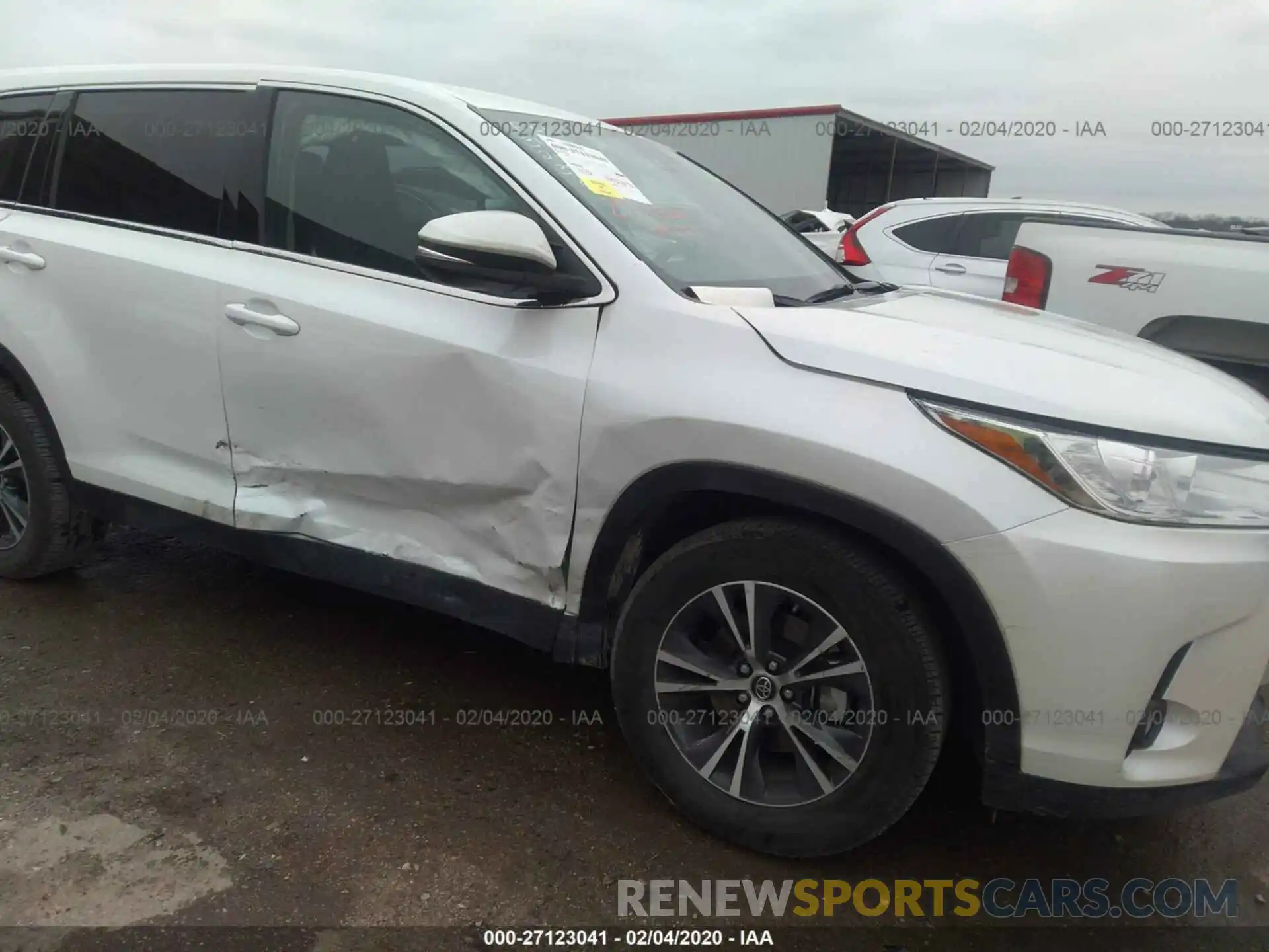 6 Photograph of a damaged car 5TDZZRFH3KS330245 TOYOTA HIGHLANDER 2019