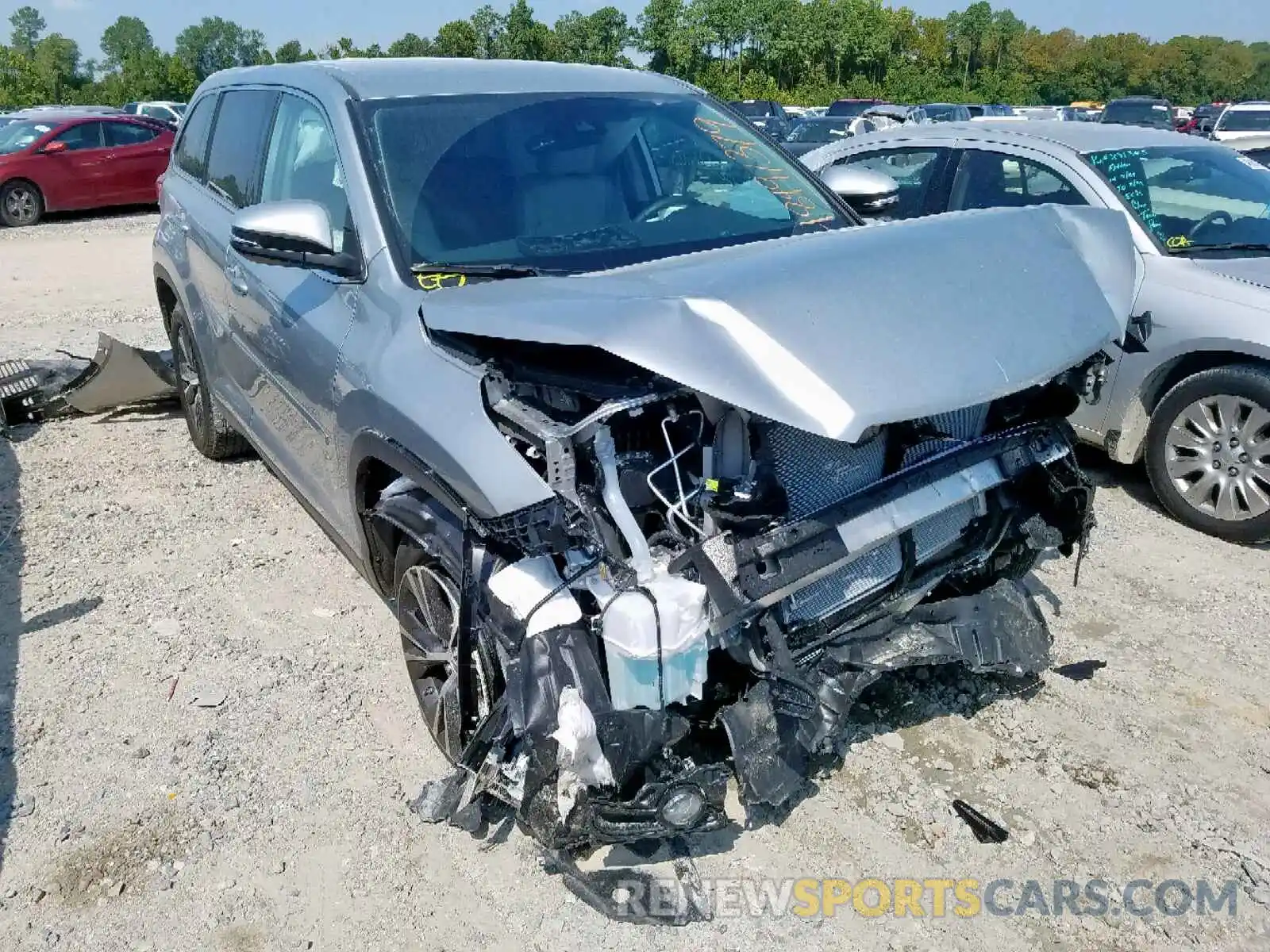 1 Photograph of a damaged car 5TDZZRFH3KS333744 TOYOTA HIGHLANDER 2019