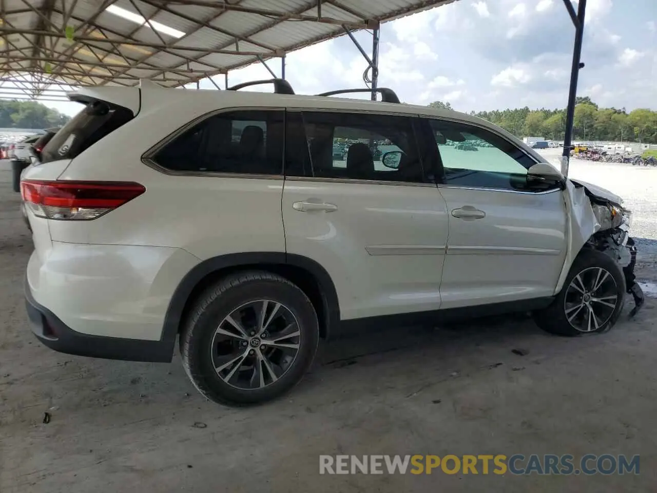 3 Photograph of a damaged car 5TDZZRFH3KS341388 TOYOTA HIGHLANDER 2019