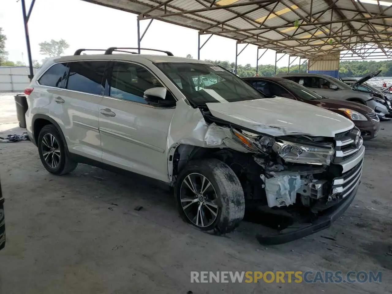 4 Photograph of a damaged car 5TDZZRFH3KS341388 TOYOTA HIGHLANDER 2019