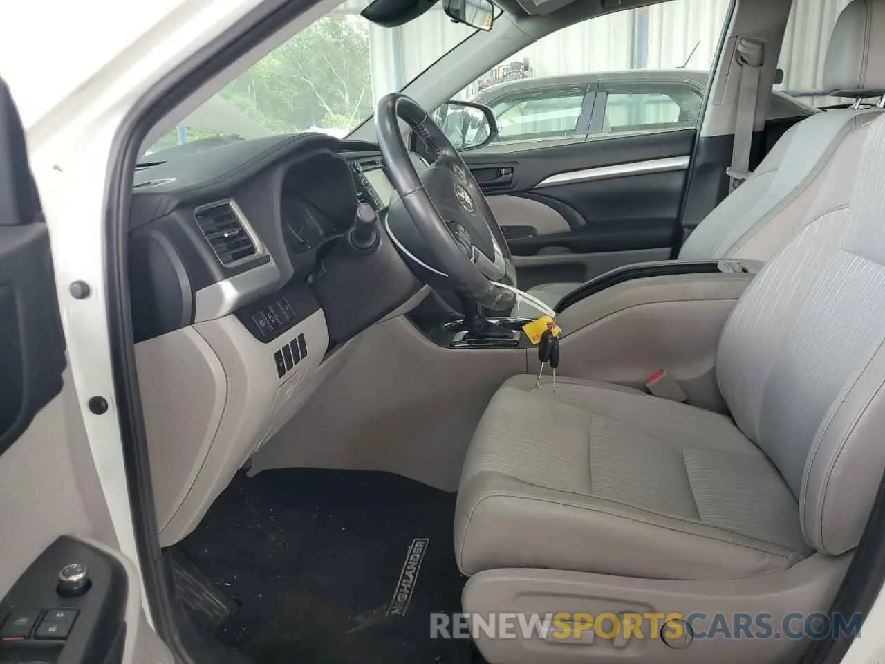 7 Photograph of a damaged car 5TDZZRFH3KS341388 TOYOTA HIGHLANDER 2019