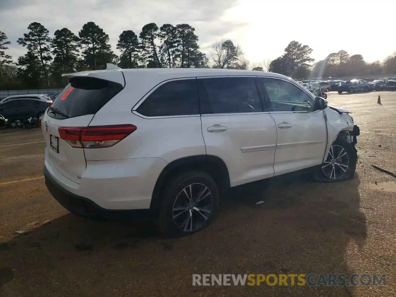 3 Photograph of a damaged car 5TDZZRFH3KS350270 TOYOTA HIGHLANDER 2019