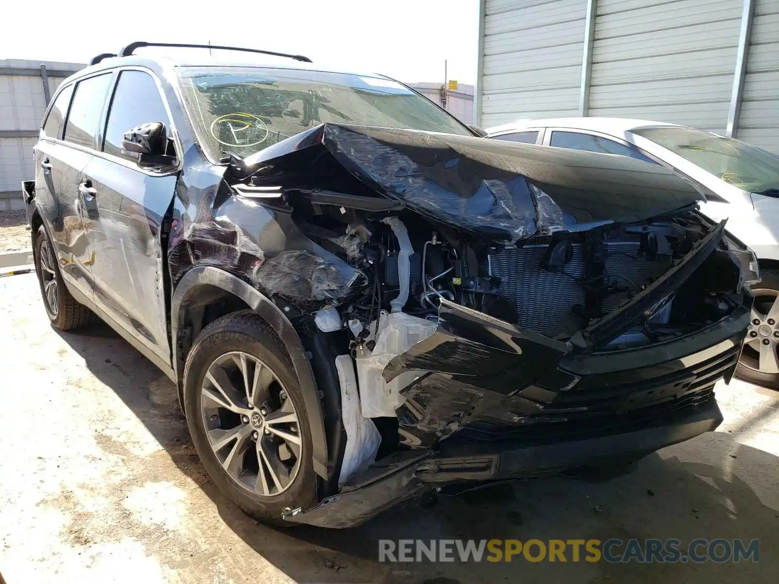 1 Photograph of a damaged car 5TDZZRFH3KS350379 TOYOTA HIGHLANDER 2019