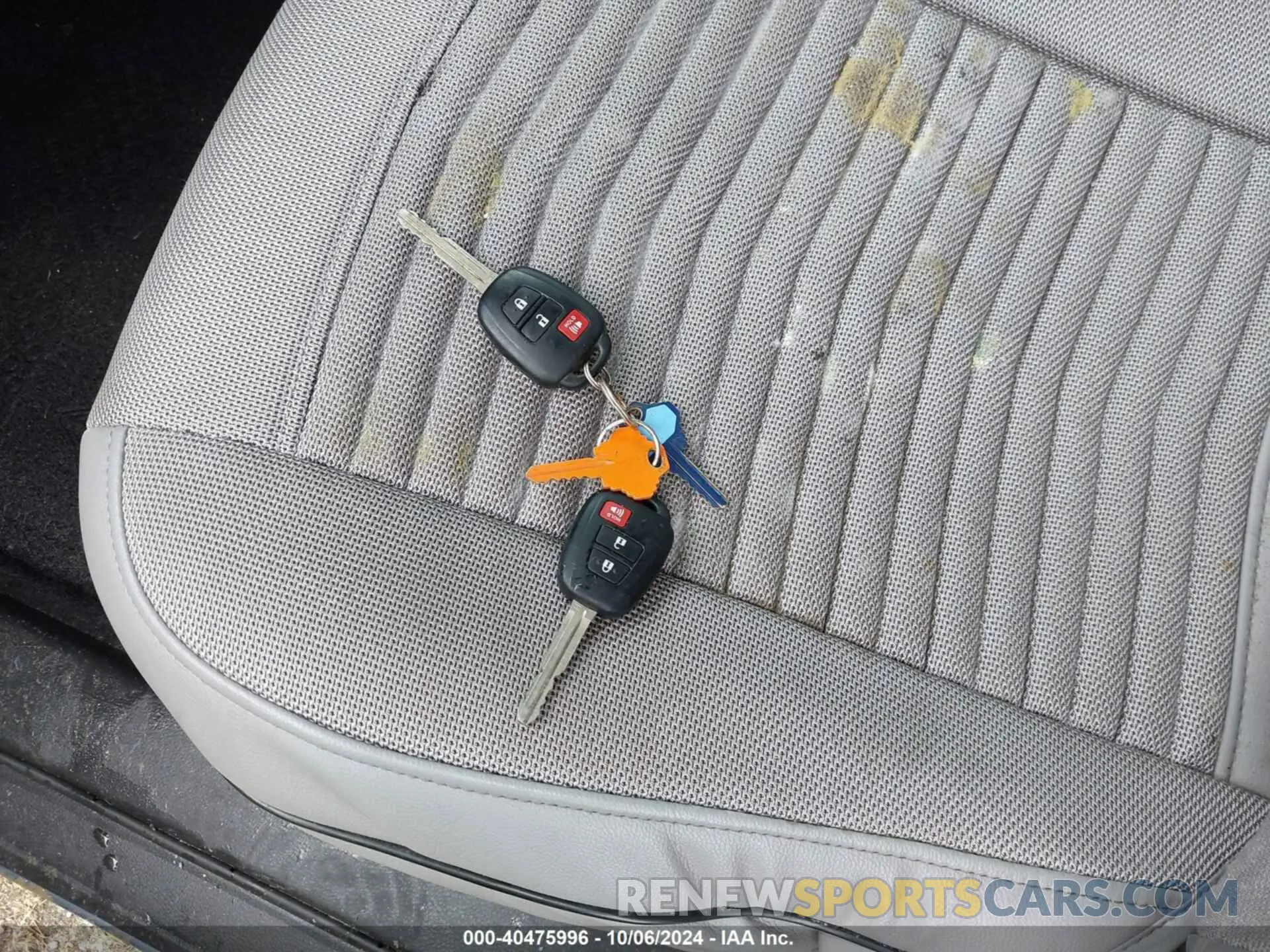 11 Photograph of a damaged car 5TDZZRFH3KS351208 TOYOTA HIGHLANDER 2019