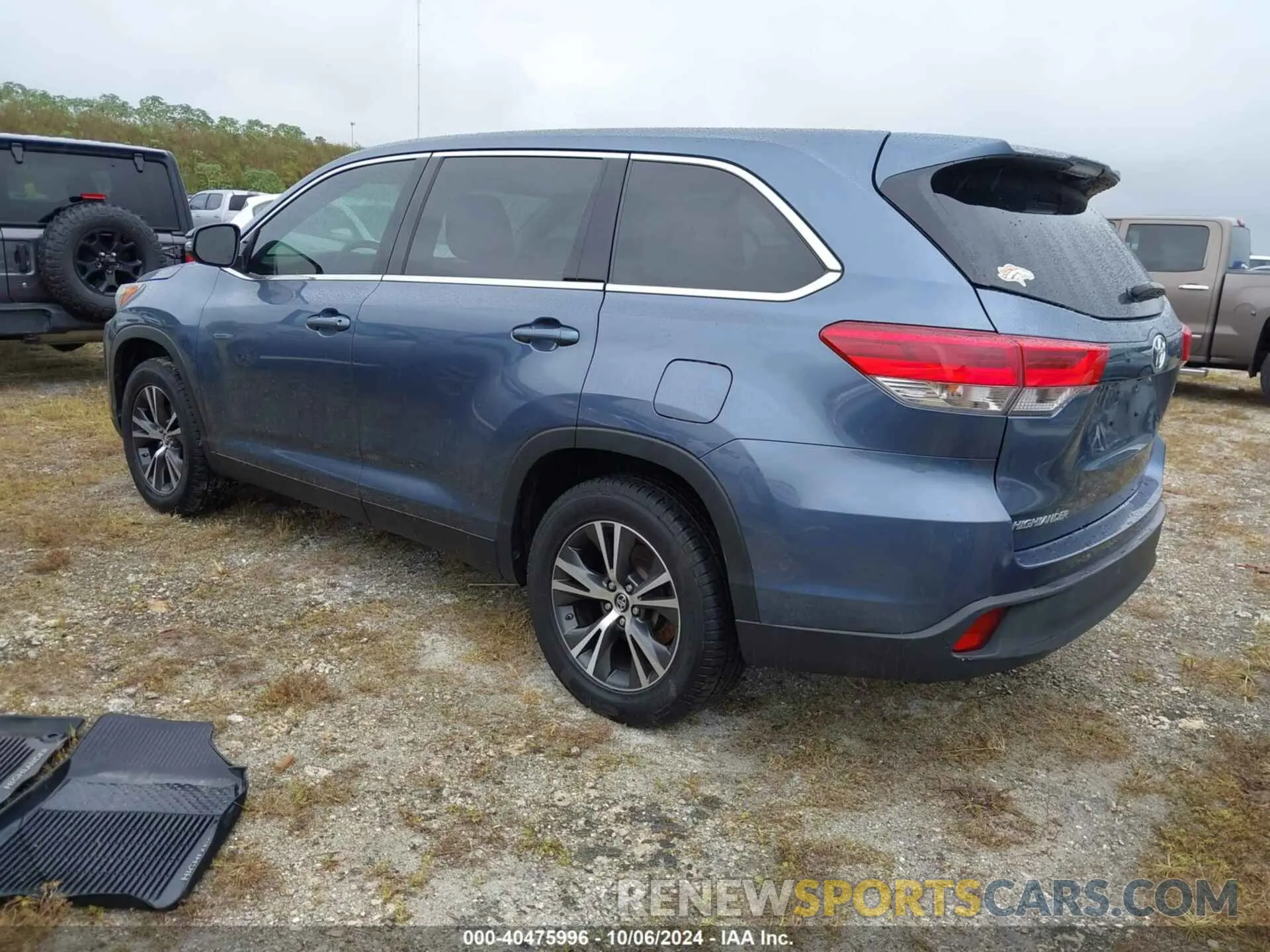 3 Photograph of a damaged car 5TDZZRFH3KS351208 TOYOTA HIGHLANDER 2019