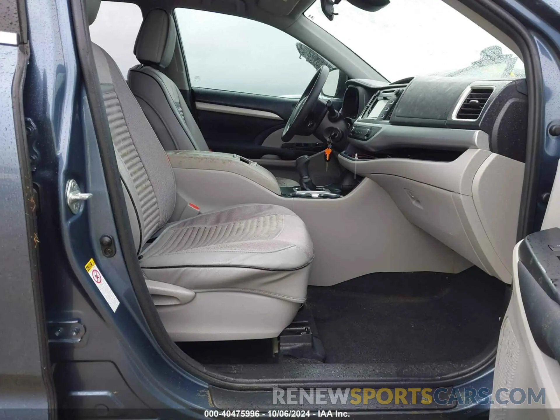 5 Photograph of a damaged car 5TDZZRFH3KS351208 TOYOTA HIGHLANDER 2019
