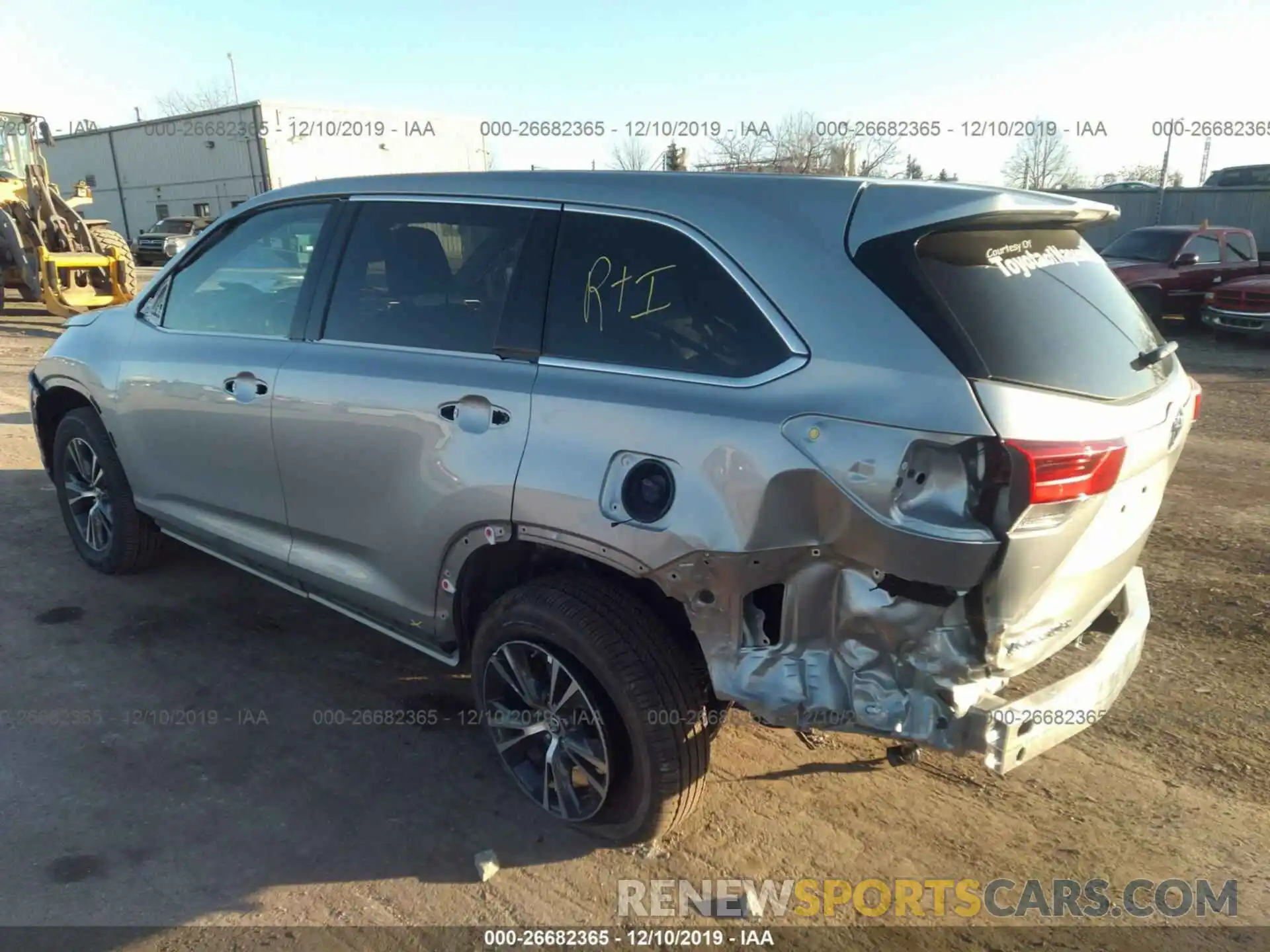 3 Photograph of a damaged car 5TDZZRFH3KS352780 TOYOTA HIGHLANDER 2019