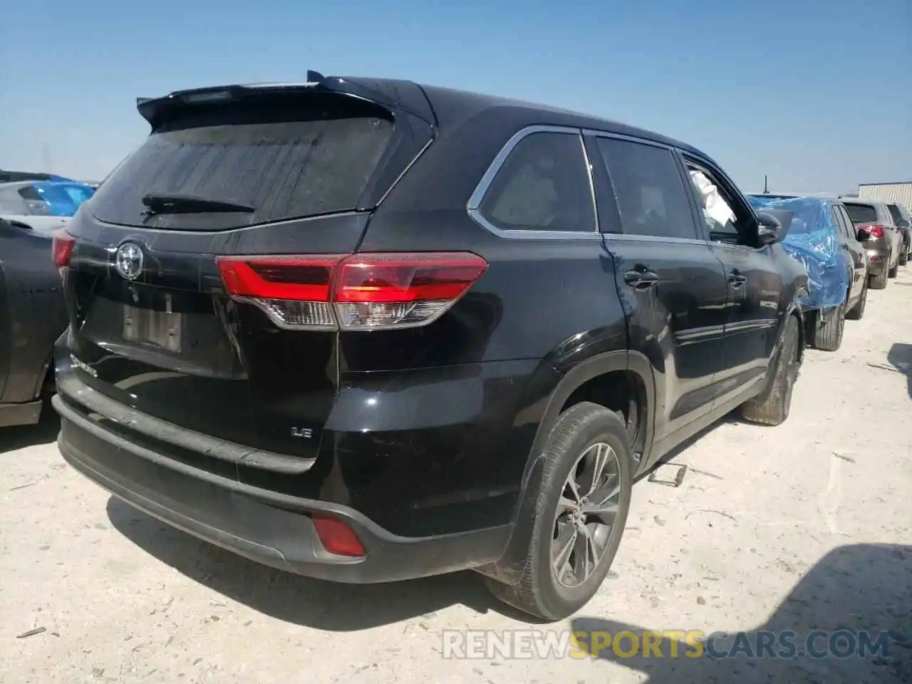 4 Photograph of a damaged car 5TDZZRFH3KS354321 TOYOTA HIGHLANDER 2019