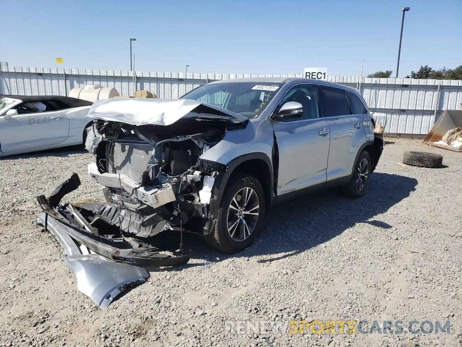 2 Photograph of a damaged car 5TDZZRFH3KS365349 TOYOTA HIGHLANDER 2019