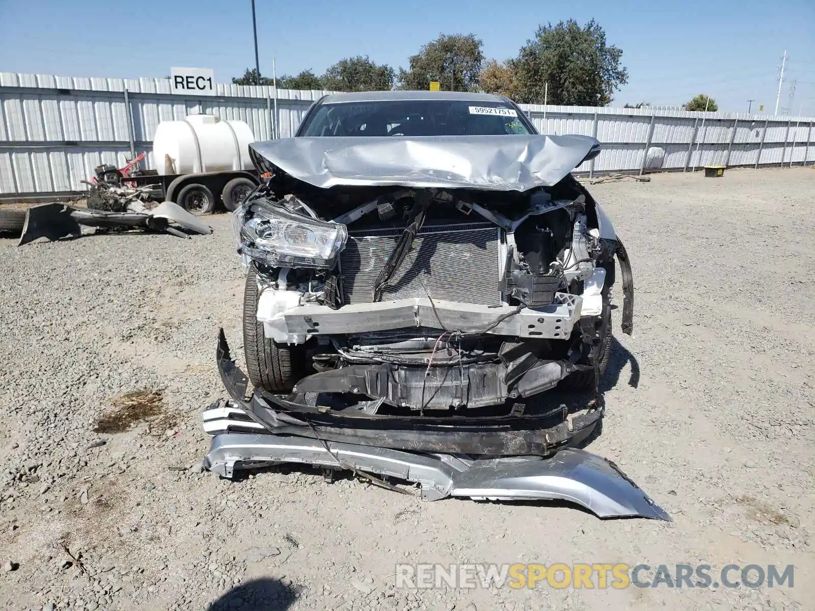 9 Photograph of a damaged car 5TDZZRFH3KS365349 TOYOTA HIGHLANDER 2019