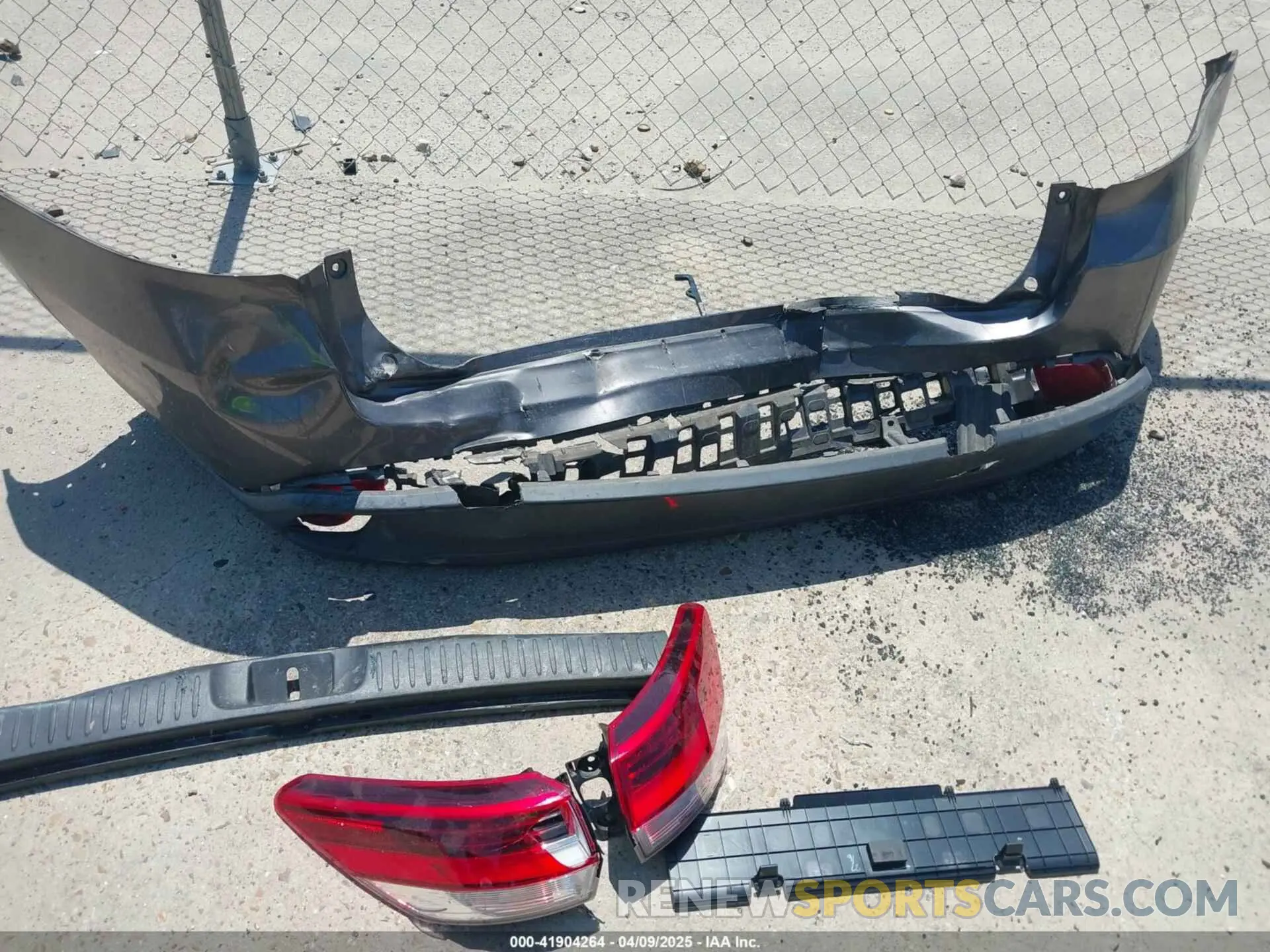12 Photograph of a damaged car 5TDZZRFH4KS303149 TOYOTA HIGHLANDER 2019