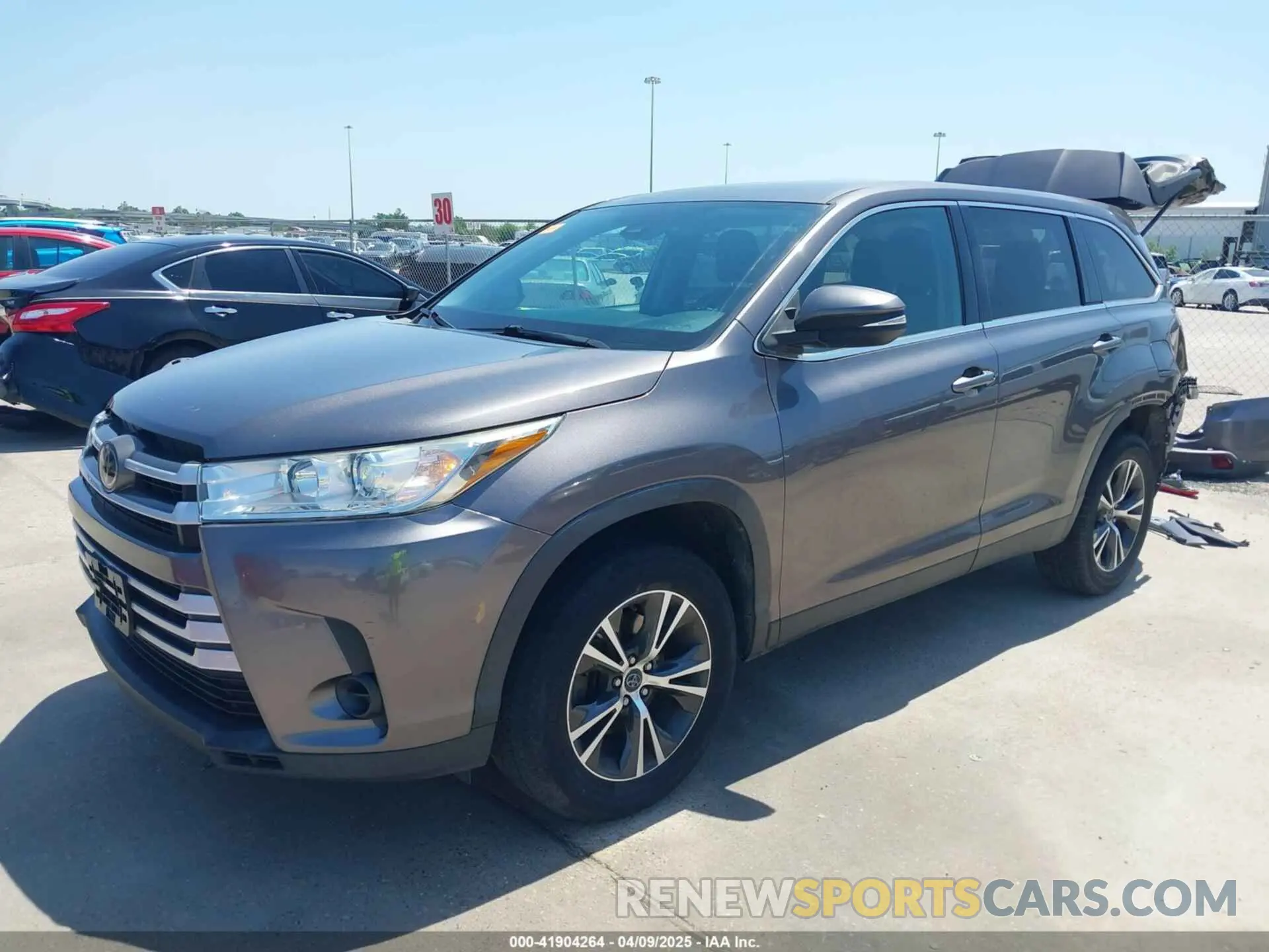 2 Photograph of a damaged car 5TDZZRFH4KS303149 TOYOTA HIGHLANDER 2019
