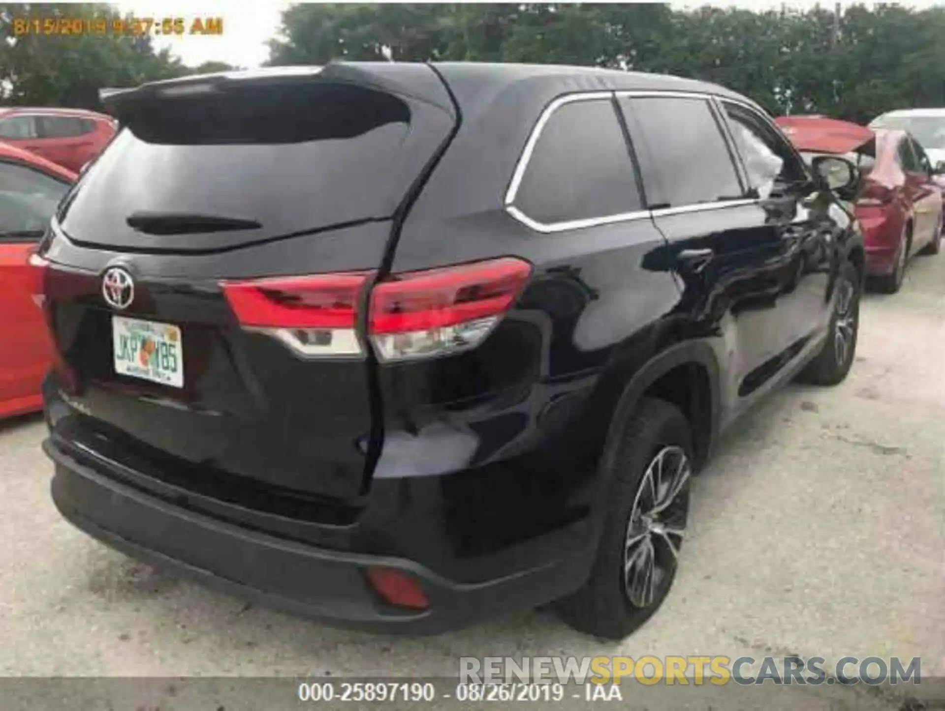 4 Photograph of a damaged car 5TDZZRFH4KS304396 TOYOTA HIGHLANDER 2019