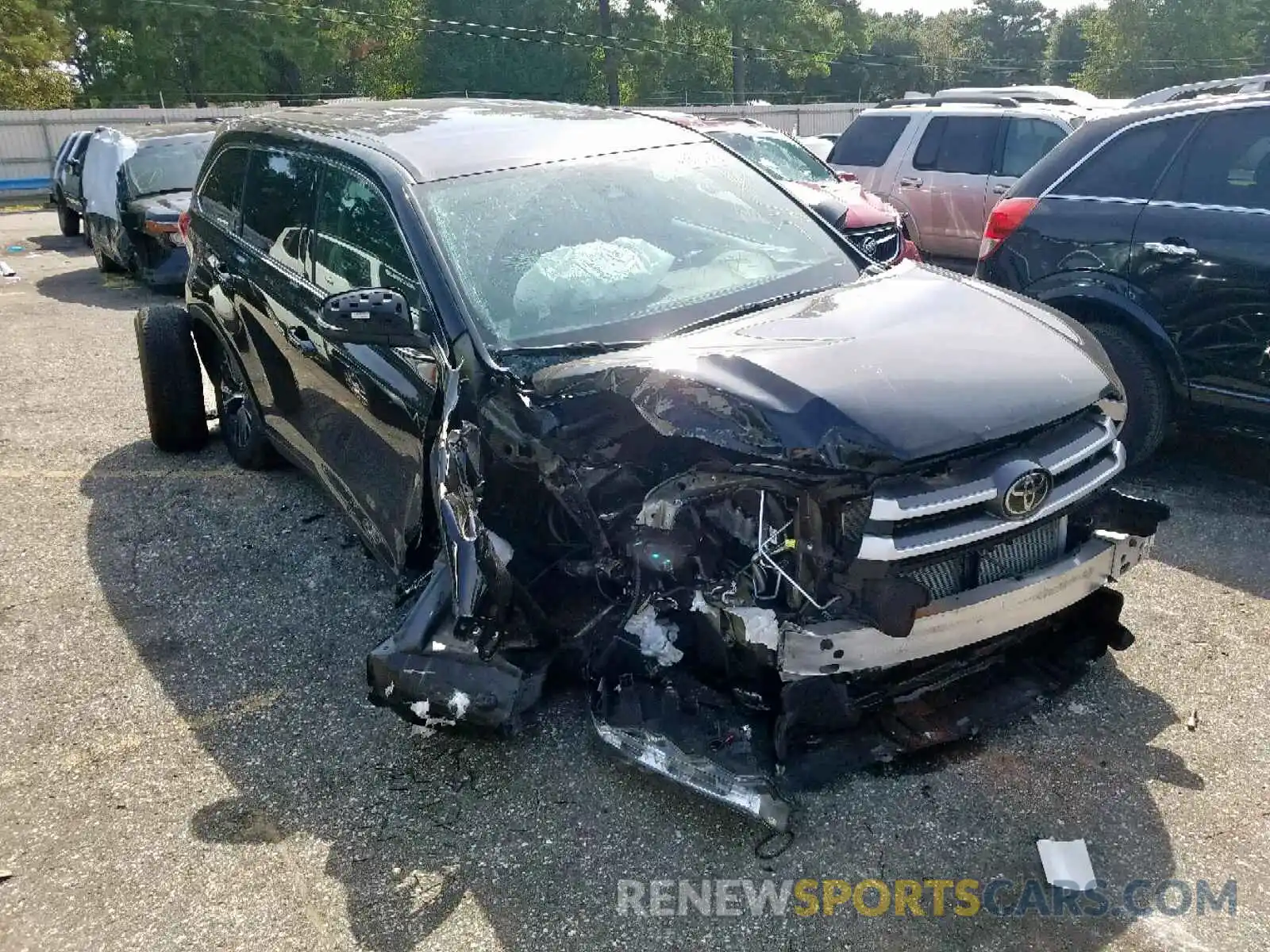 1 Photograph of a damaged car 5TDZZRFH4KS305046 TOYOTA HIGHLANDER 2019