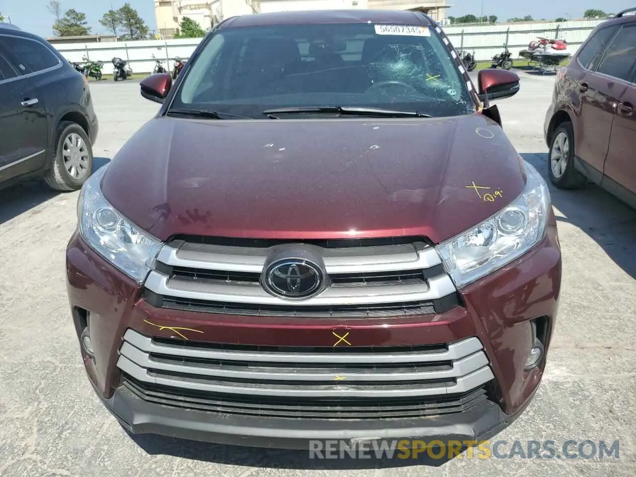 5 Photograph of a damaged car 5TDZZRFH4KS305161 TOYOTA HIGHLANDER 2019
