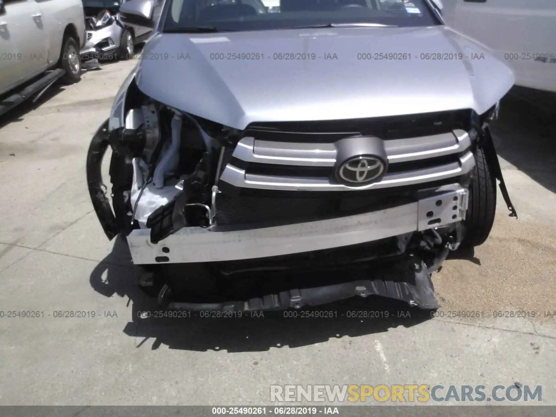 6 Photograph of a damaged car 5TDZZRFH4KS313146 TOYOTA HIGHLANDER 2019