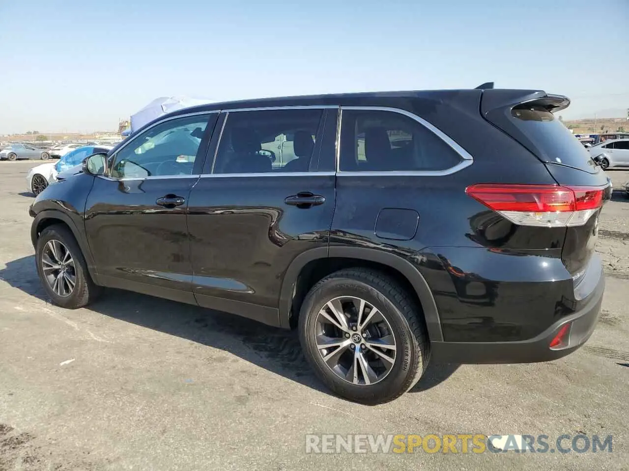 2 Photograph of a damaged car 5TDZZRFH4KS316922 TOYOTA HIGHLANDER 2019