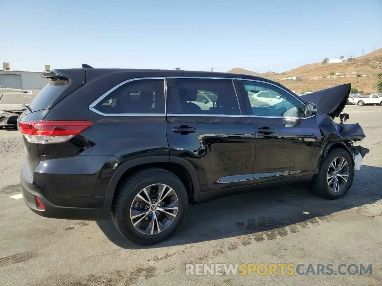 3 Photograph of a damaged car 5TDZZRFH4KS316922 TOYOTA HIGHLANDER 2019