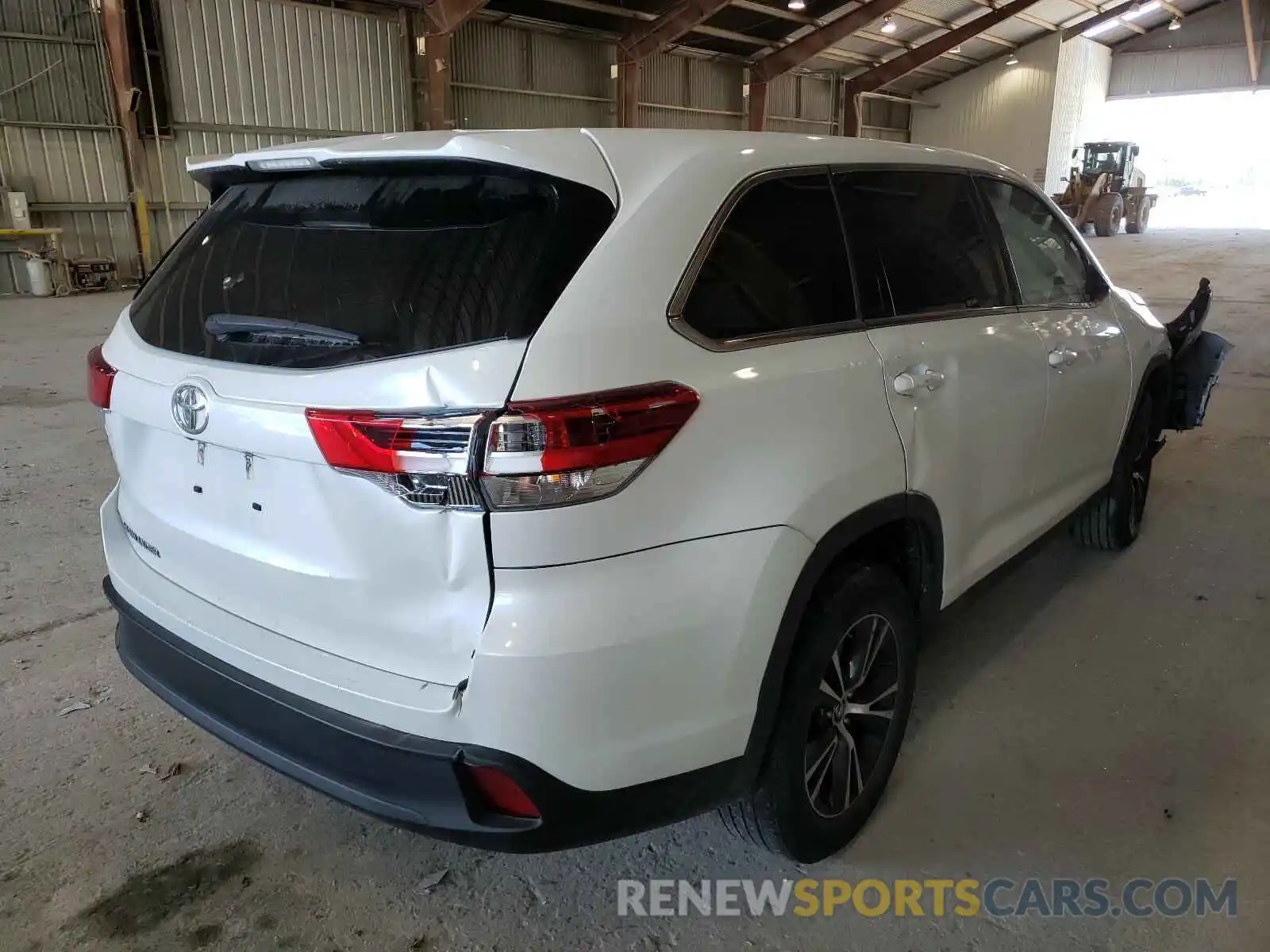 4 Photograph of a damaged car 5TDZZRFH4KS317407 TOYOTA HIGHLANDER 2019