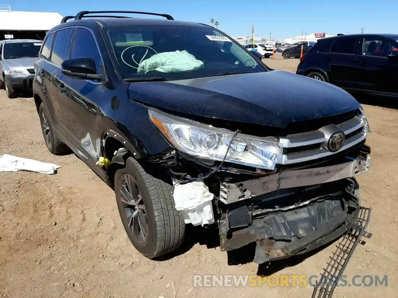 1 Photograph of a damaged car 5TDZZRFH4KS318296 TOYOTA HIGHLANDER 2019