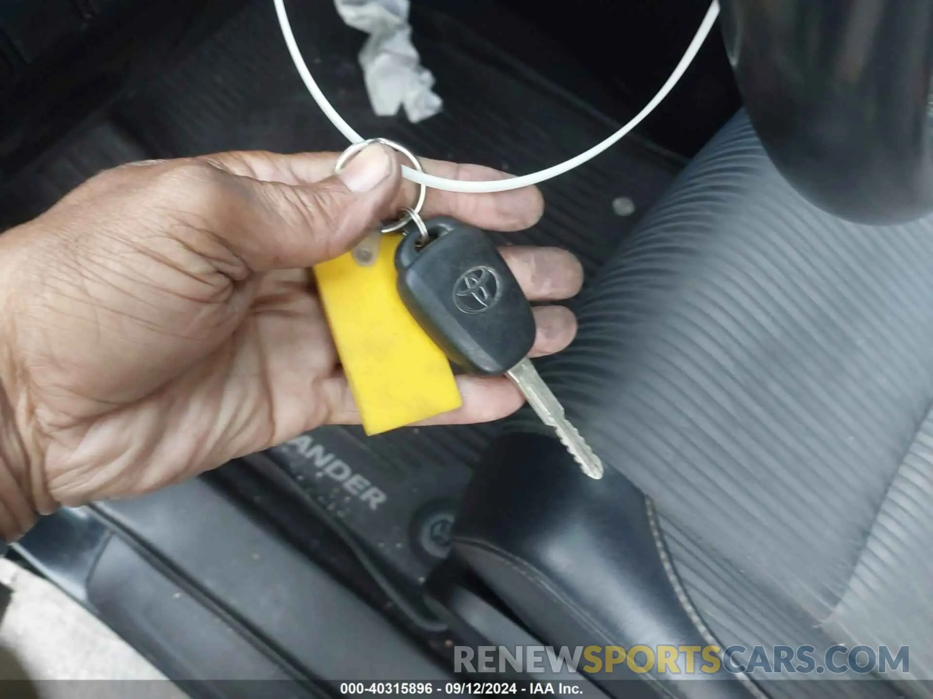 11 Photograph of a damaged car 5TDZZRFH4KS324809 TOYOTA HIGHLANDER 2019
