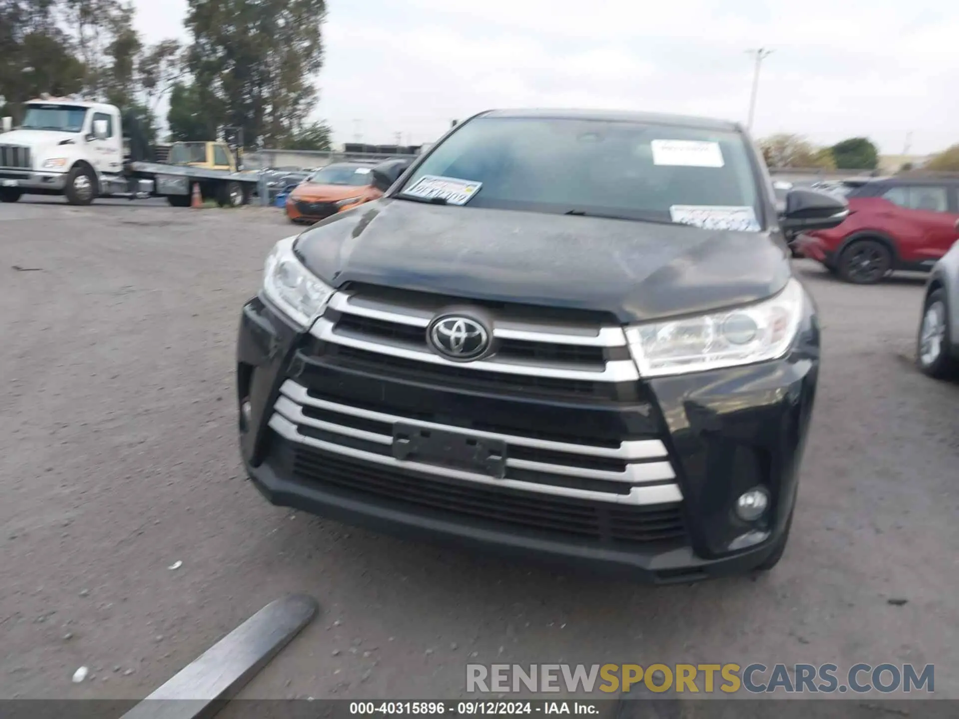 12 Photograph of a damaged car 5TDZZRFH4KS324809 TOYOTA HIGHLANDER 2019